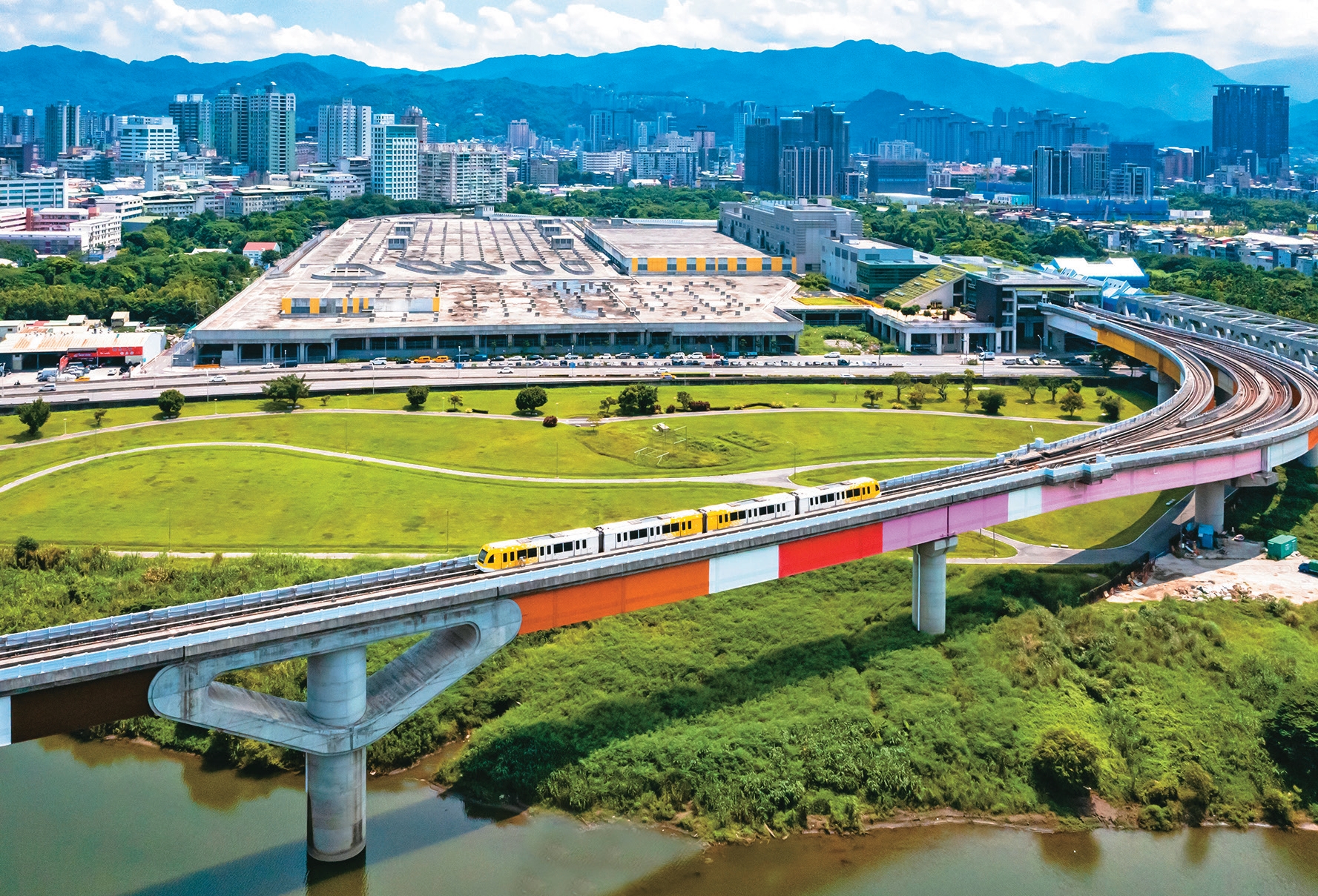 首都環狀線串聯台北都會區各地，提供民眾更便捷省時的大眾運輸服務。