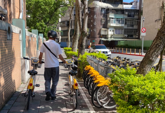 廣播電台主持人倪琇茹在臉書上分享關於「微笑單車沒空位停」時的應對方式。（翻攝自臉書＠ 倪可）