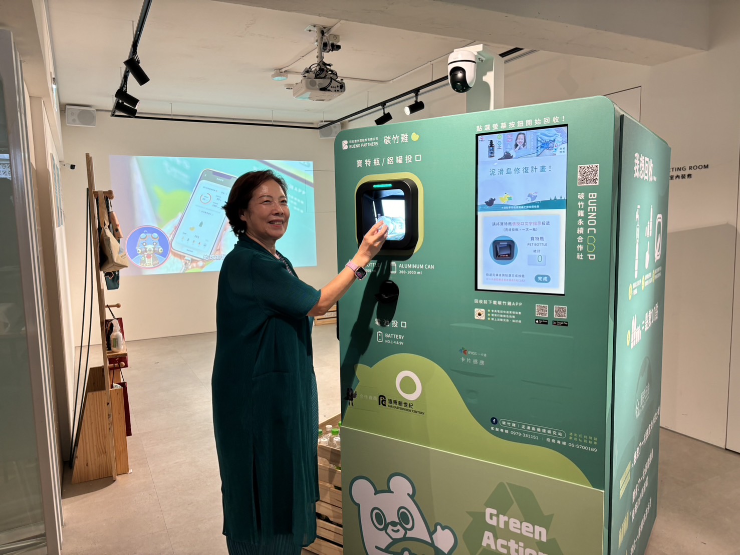 振宇五金董事長曾善表示，智慧回收的時代已經來臨，預計在全省十家振宇五金賣場啟動智能回收機，為社區提供更便捷的回收管道，達成資源循環的目標。