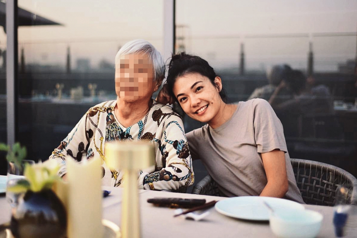 Steven的奶奶(左)傳出對孫子與陳怡叡熱戀而大怒,險些氣到住院。右為Steven的姐姐陳薇巧。(翻攝自陳薇巧IG)