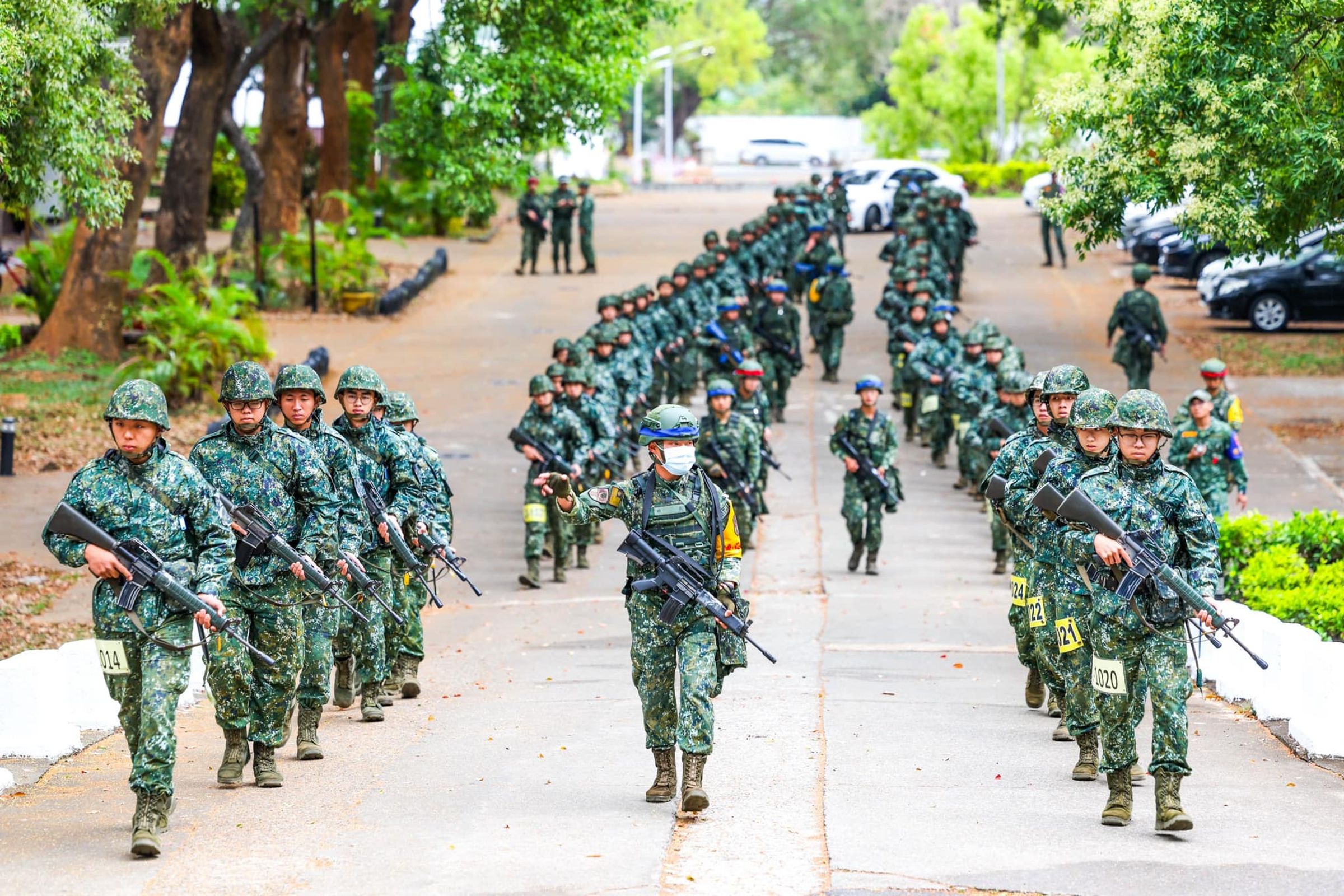 戲劇般閃兵攻略曝光!役男喝咖啡心悸、熬夜爆肝、針戳胸口想免役。(示意圖,非當事人;翻攝自臉書/國防部發言人)