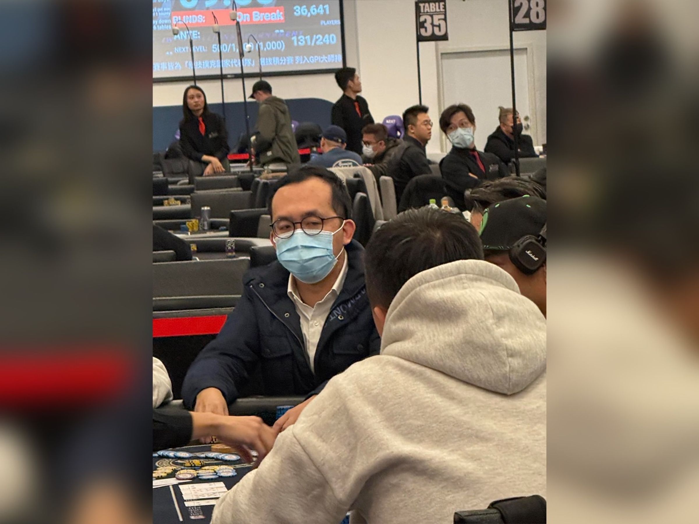 溫朗東曝徐巧芯老公劉彥澧上班時間打德州撲克。(翻攝溫朗東臉書)