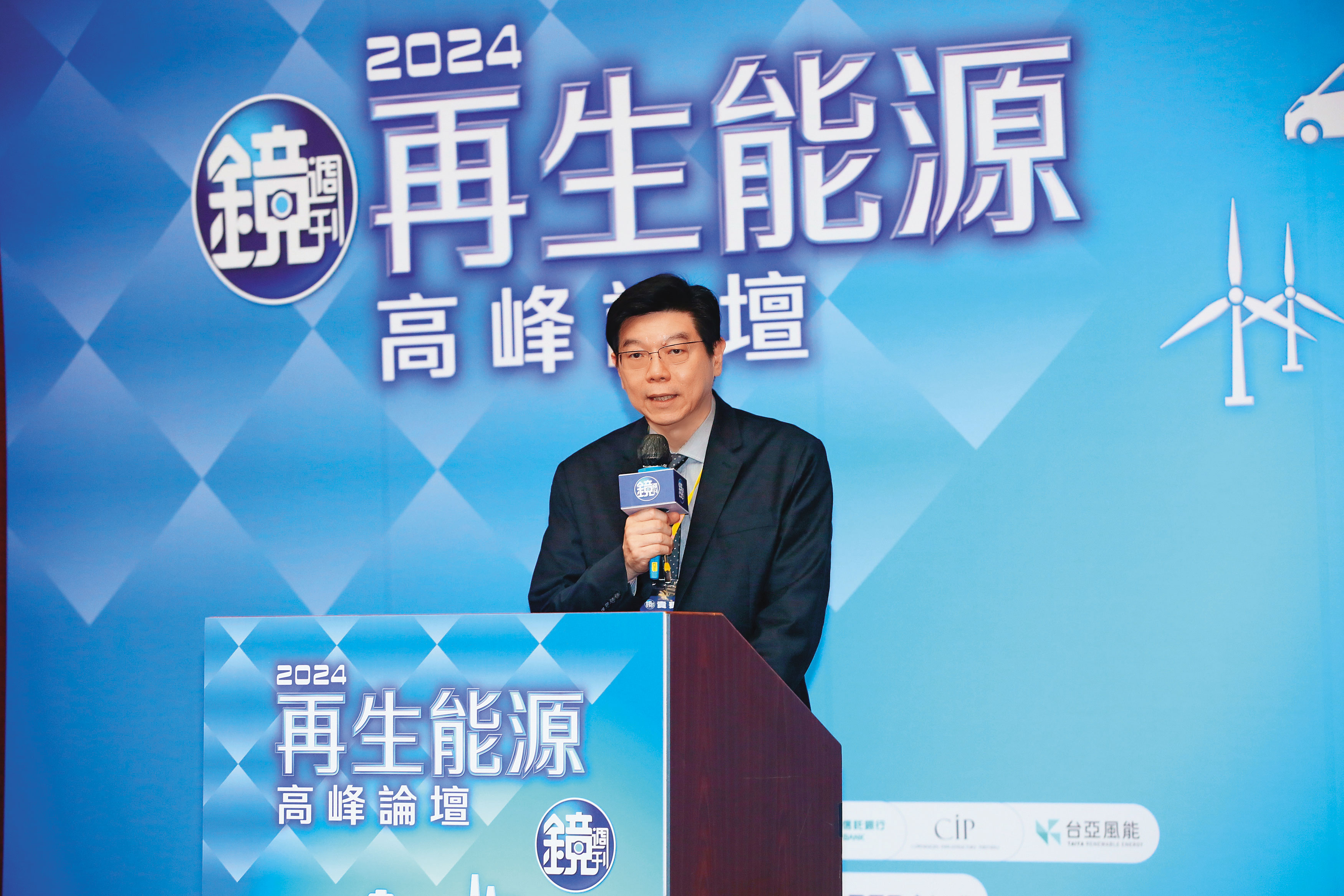 《鏡週刊》社長裴偉表示，台灣經濟相當依賴出口，當淨零排放蔚為全球風潮，國內企業未來對於綠電的需求勢必逐年攀升。
