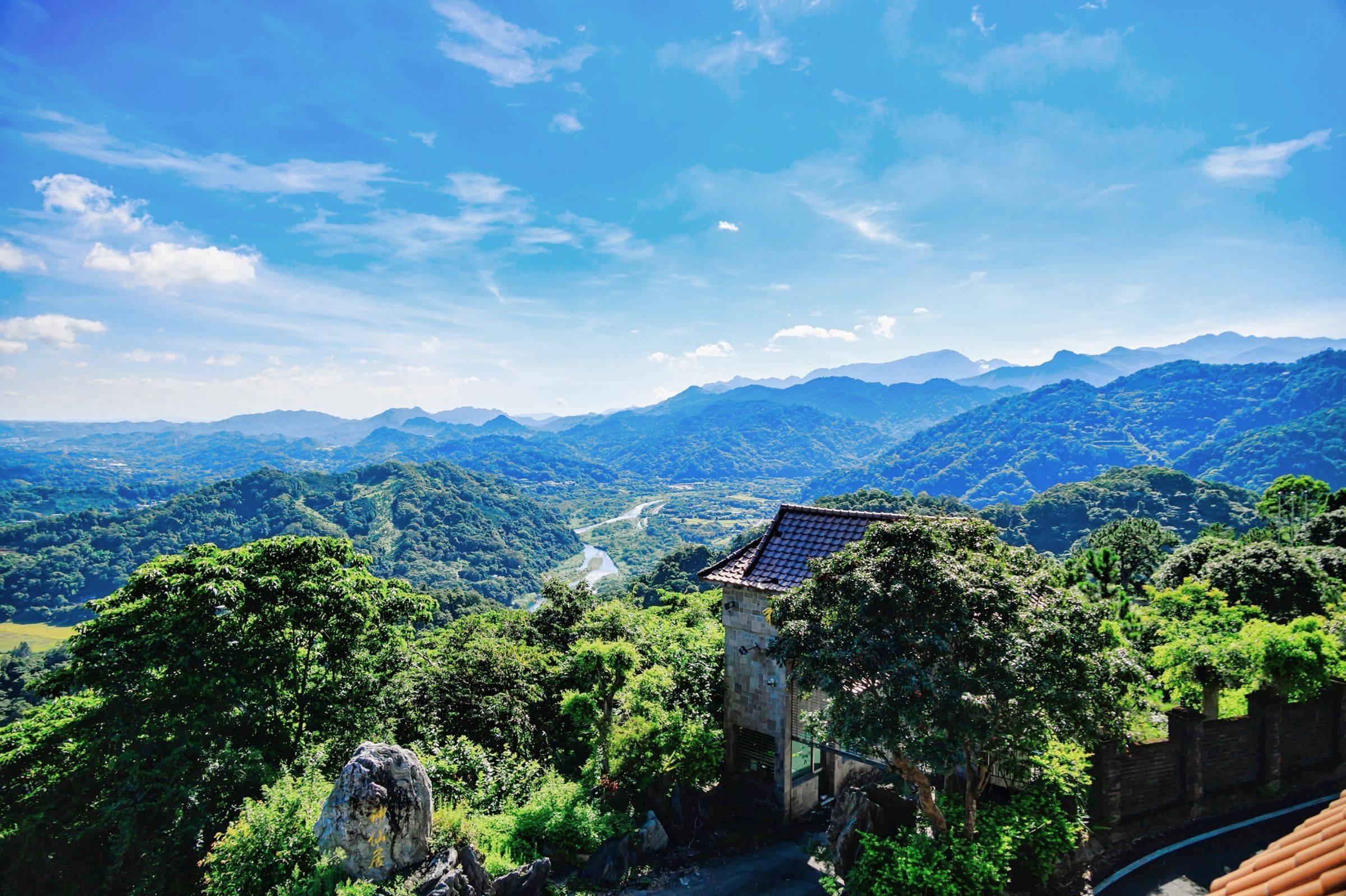 大崎棟登山步道視野遼闊。（新竹縣政府提供）