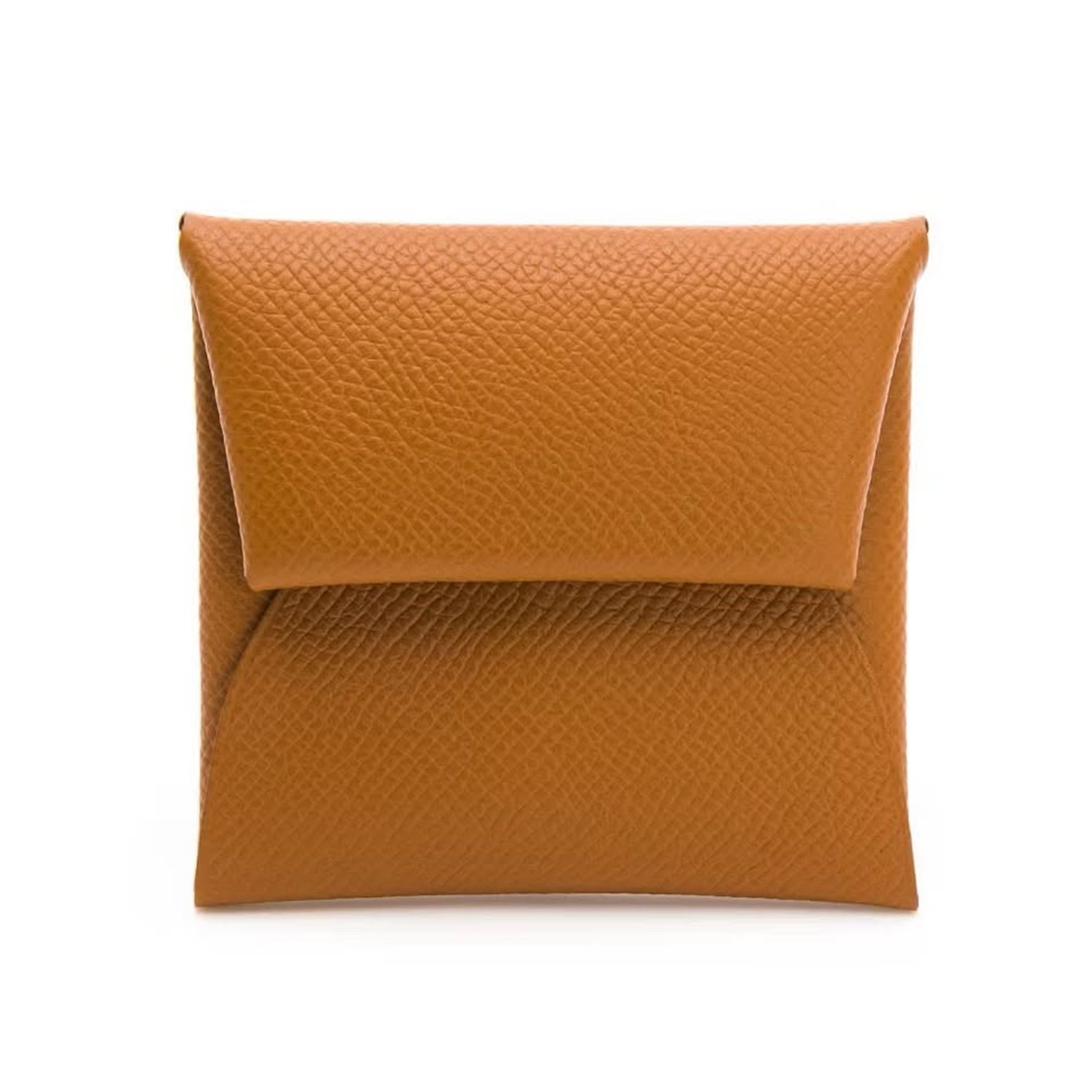 Hermès Bastia系列釦式迷你方形零錢包。NT$13,800(BREEZE COUTURE提供)