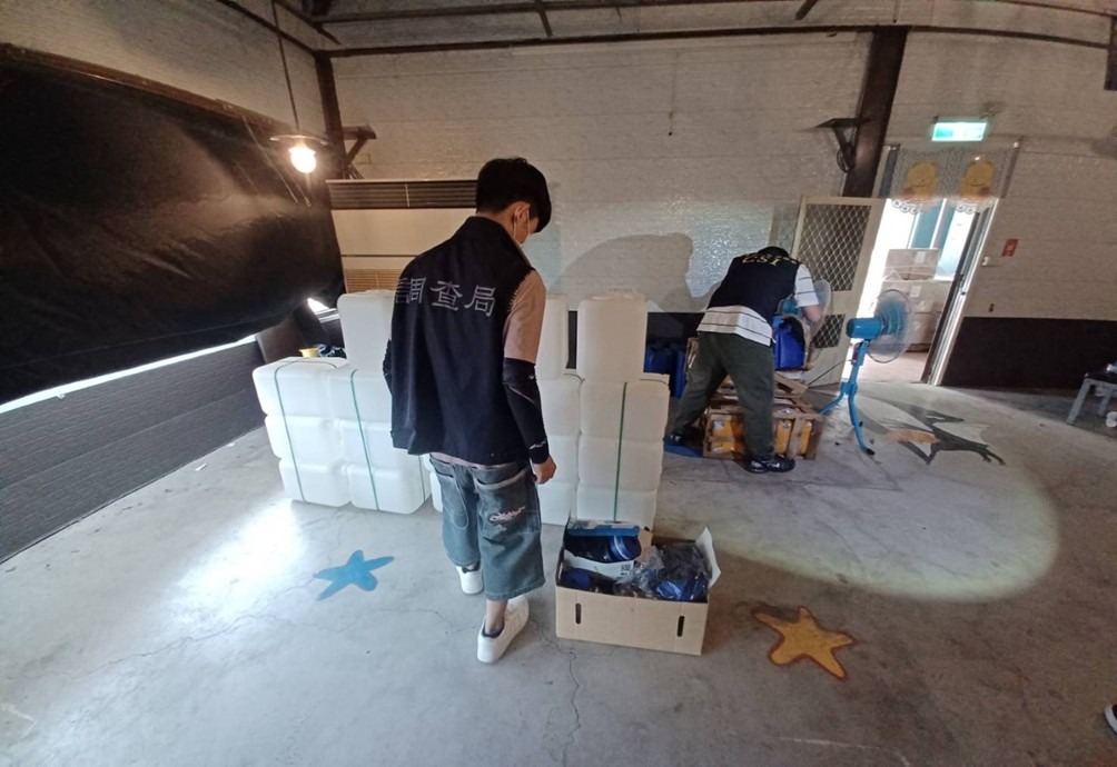 南部毒梟以化妝品原料名義，走私逾1噸毒品。（調查局航業調查處台中調查站提供）