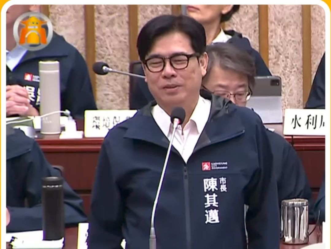面對鄭孟洳犀利考題，市長陳其邁苦笑投降，畫面充滿趣味。​（翻攝鄭孟洳臉書）