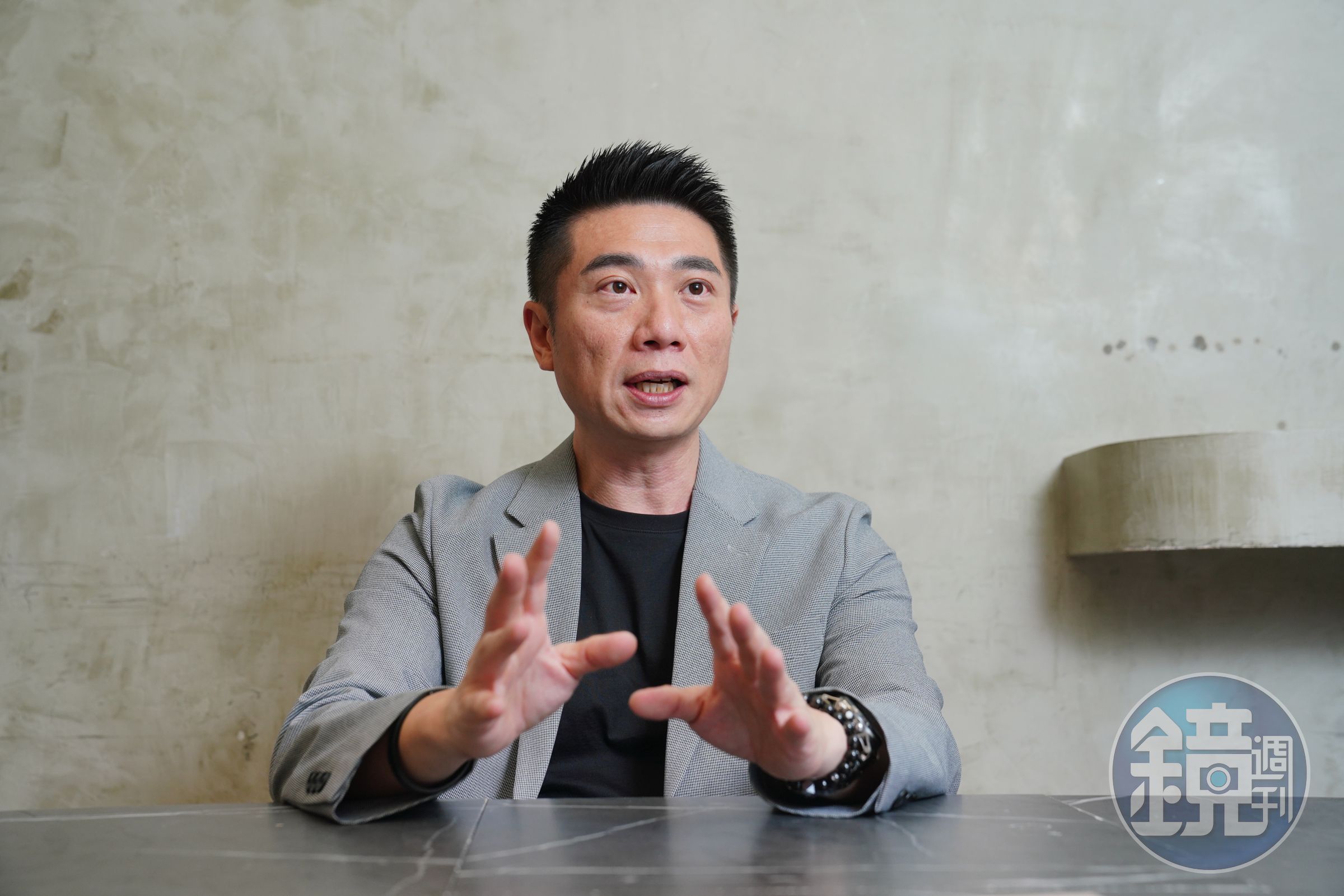 陳威良認為，台積電的乖離率逼近40％超漲，不宜追高，待股價1,600元以下進場較安全。
