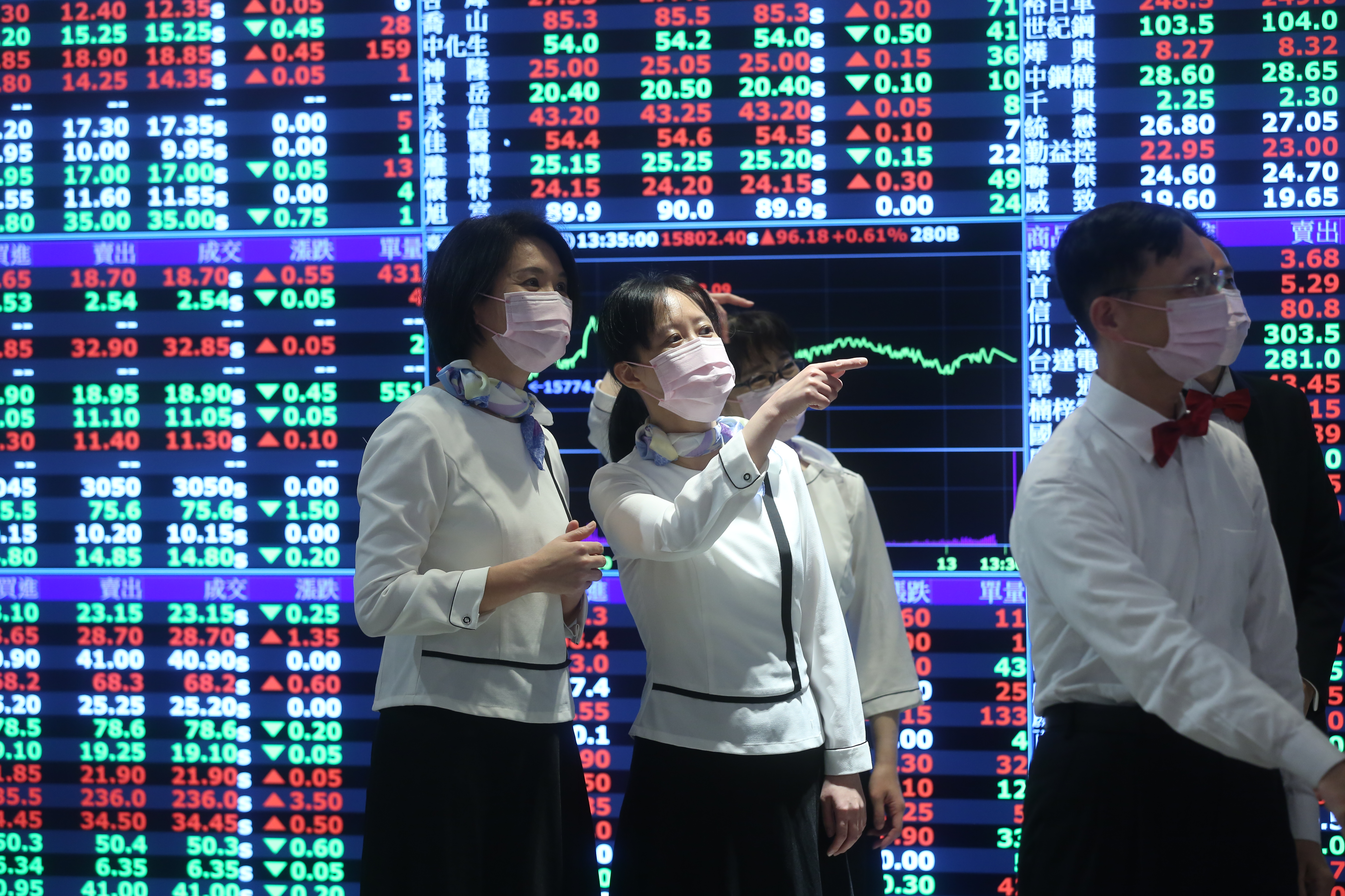 台股雖然持續震盪，但具穩定配息特性的台股ETF卻仍受到存股族青睞。