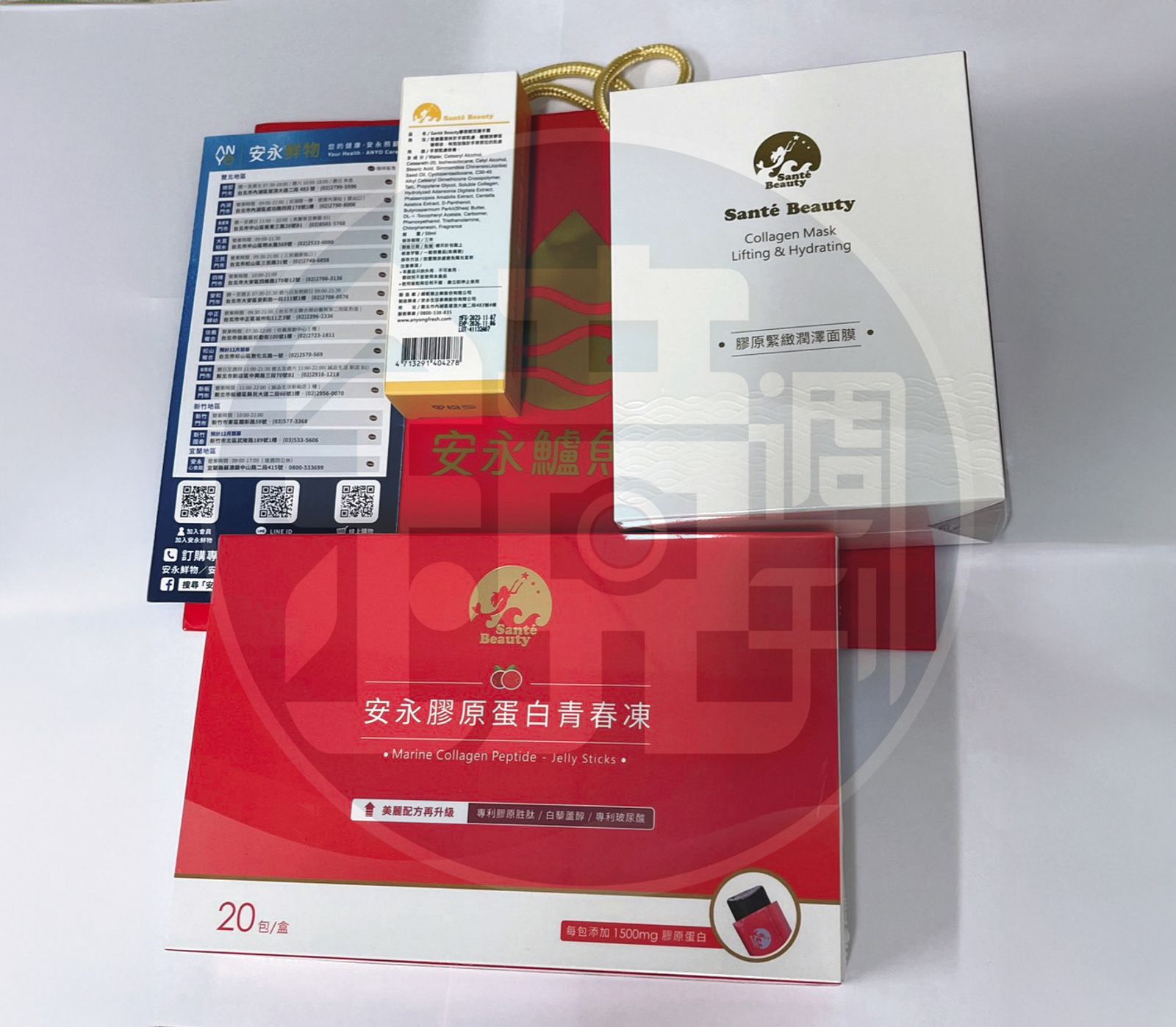 餐宴送的伴手禮袋內全是崇越旗下安永鮮物商品,每袋市價合計約2280元,整場餐宴光禮品花費逾10萬元。(讀者提供)