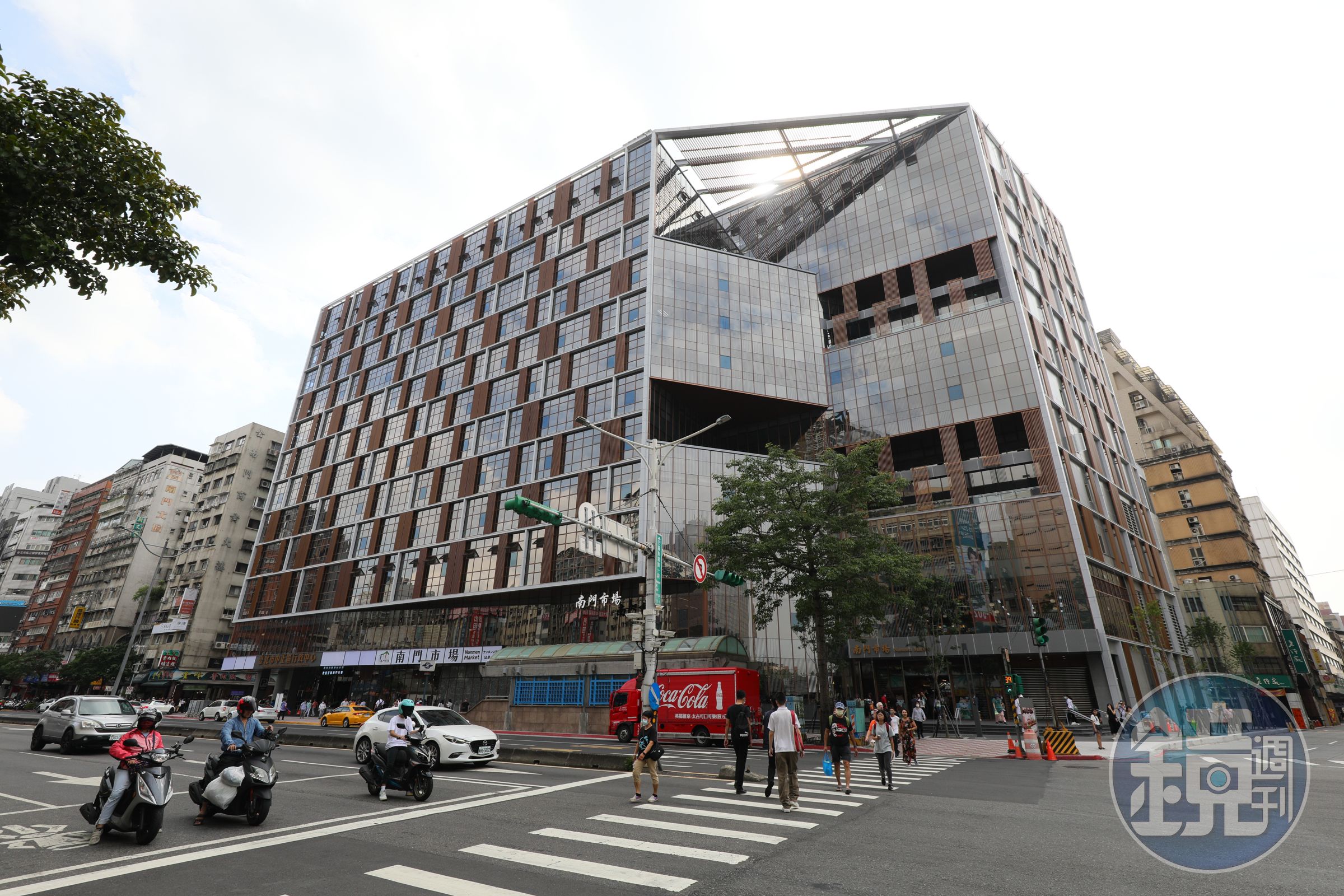 新版南門市場為黃金級認證的綠建築,以生態、節能、減廢、健康等四大面向著手設計。