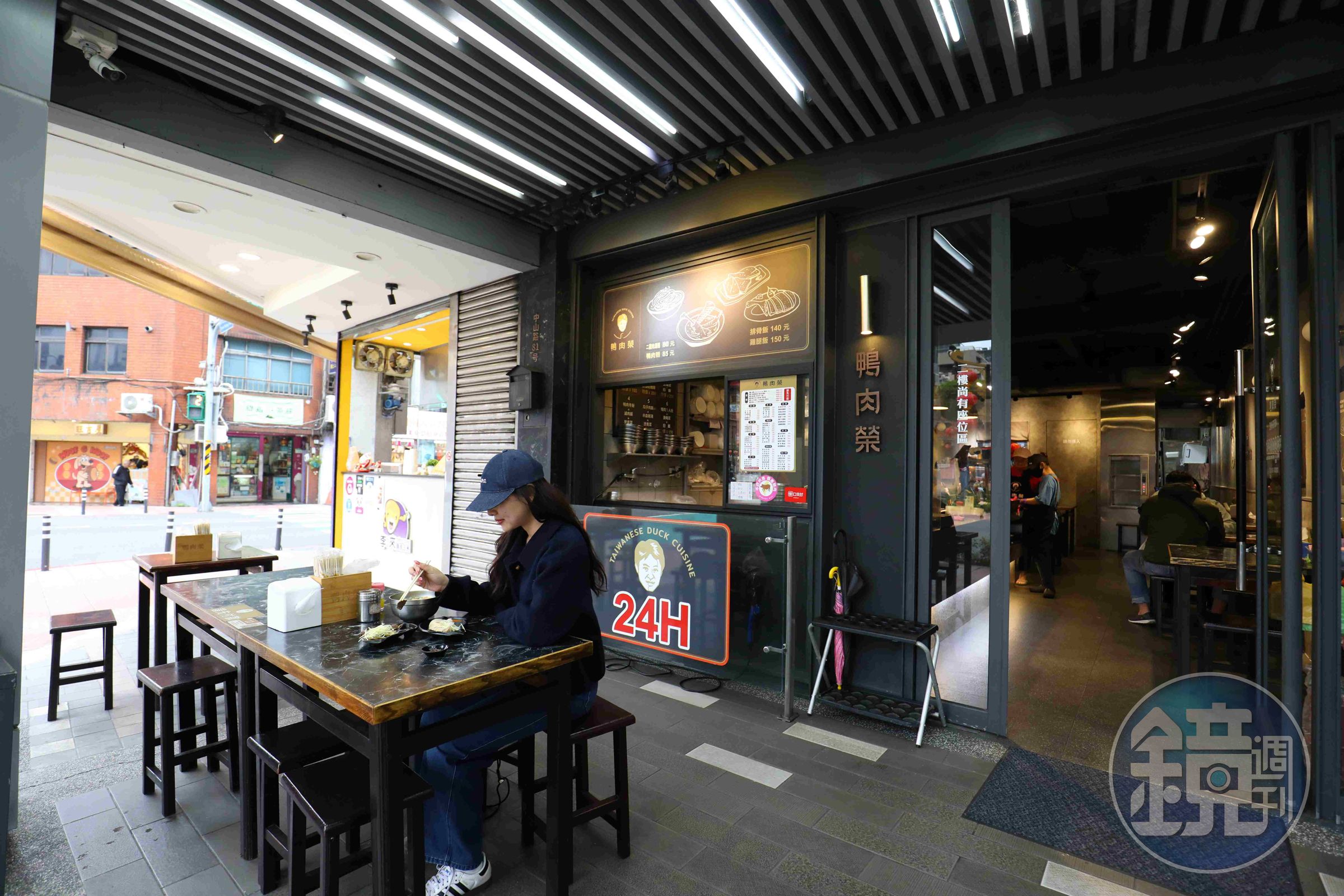 翻新過的「鴨肉榮」，如今的店面頗具時尚風格。