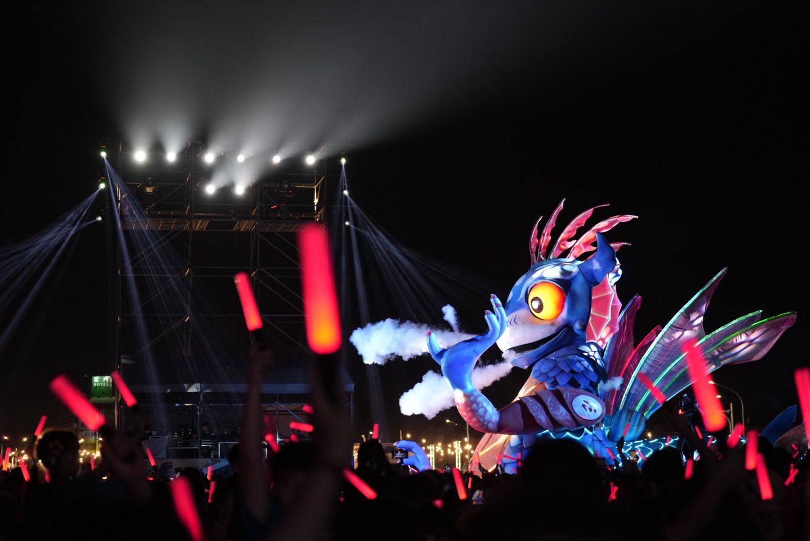 紙風車《雨馬》《燈怪》亮相燈會 嘉義縣長分享影片回顧精彩瞬間