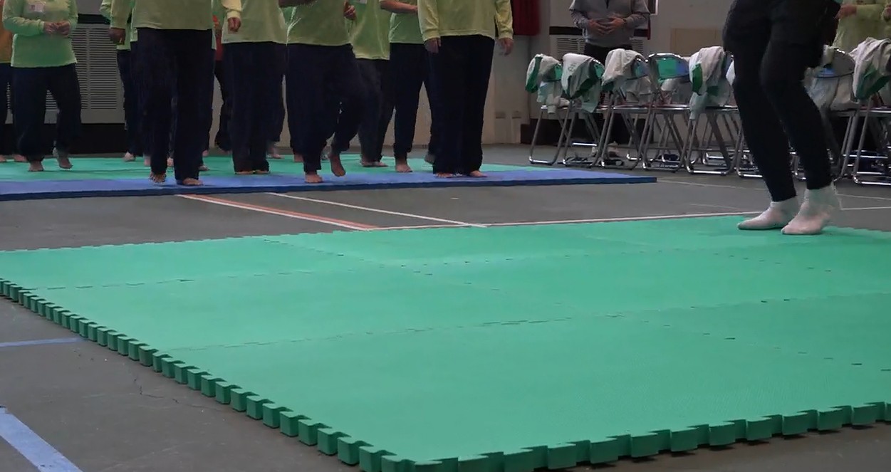 台中女子監獄收容人在訓練超慢跑。