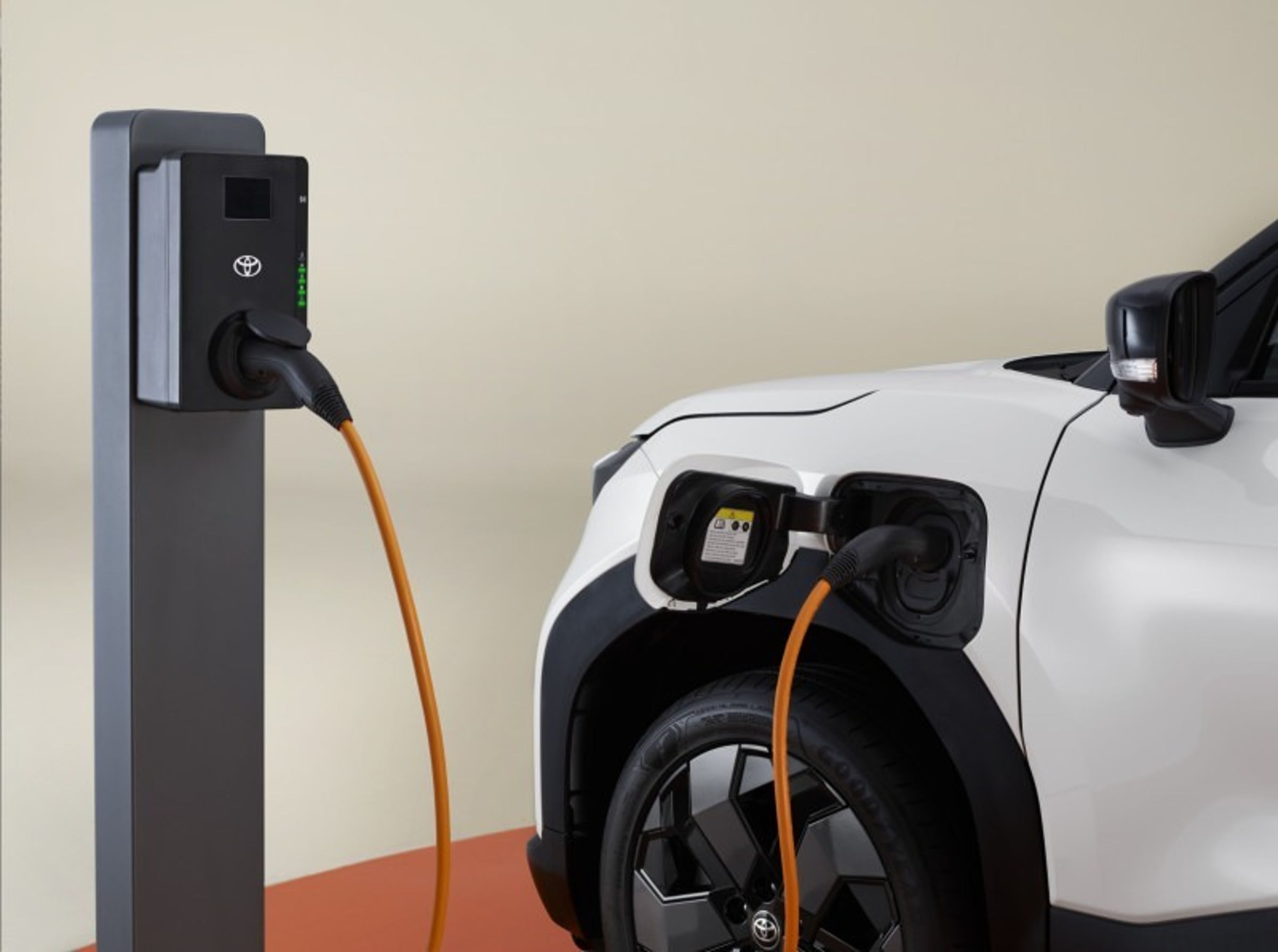 與SUZUKI e-Vitara 屬於兄弟車型,均在印度生產,並搭載 Suzuki 全新開發的 EV 平台「Heartect-e」。