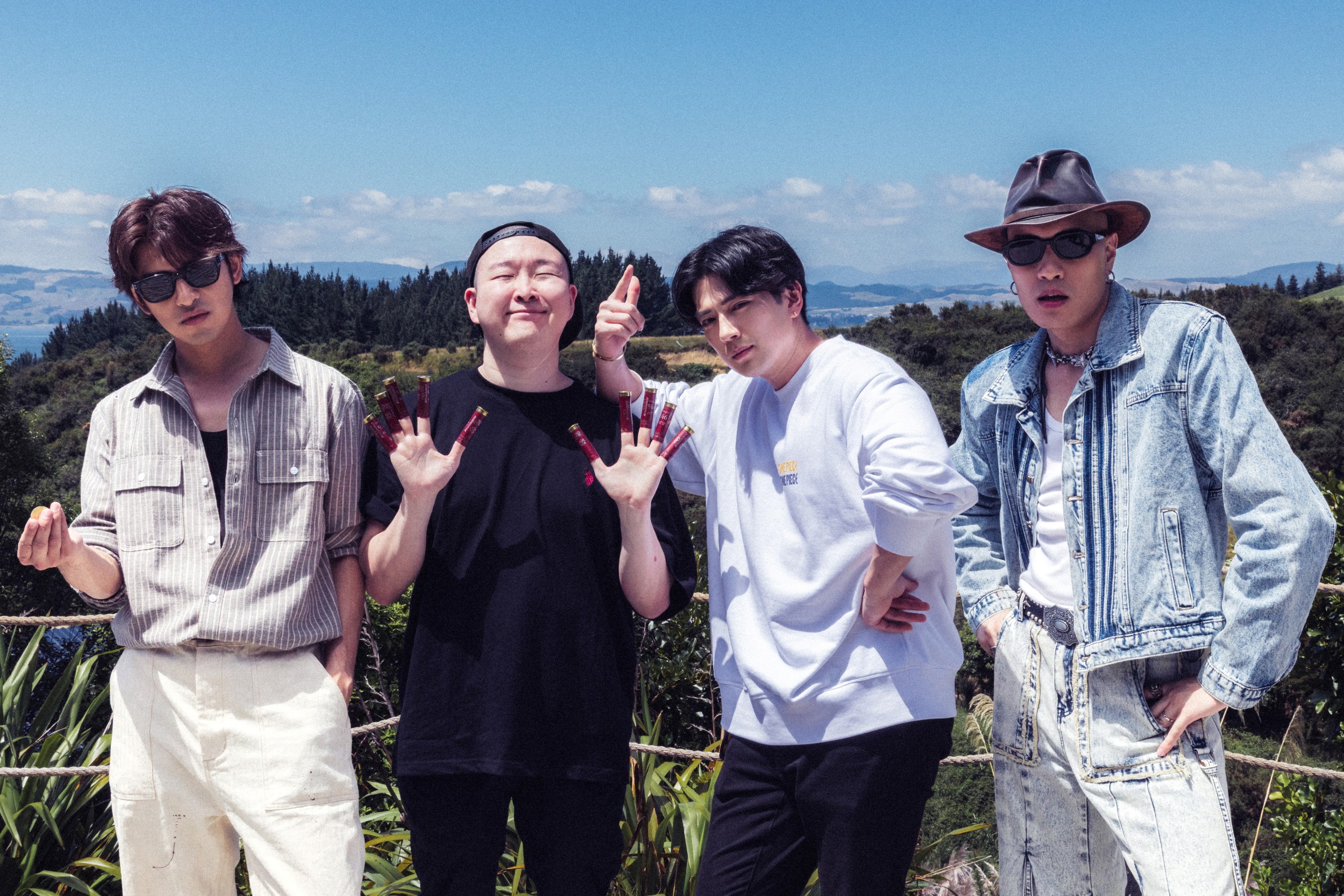 陳柏霖（左起）、草野大成、新田真劍佑、黃宣在紐西蘭出外景。（出去一下提供）