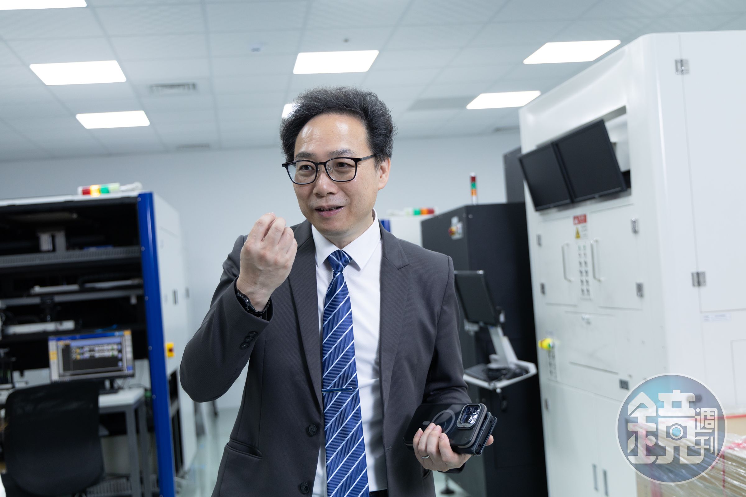 石文機回憶,在致伸科技擔任研發資深協理時,負責帶團隊做蘋果相關產品鏡頭檢測。