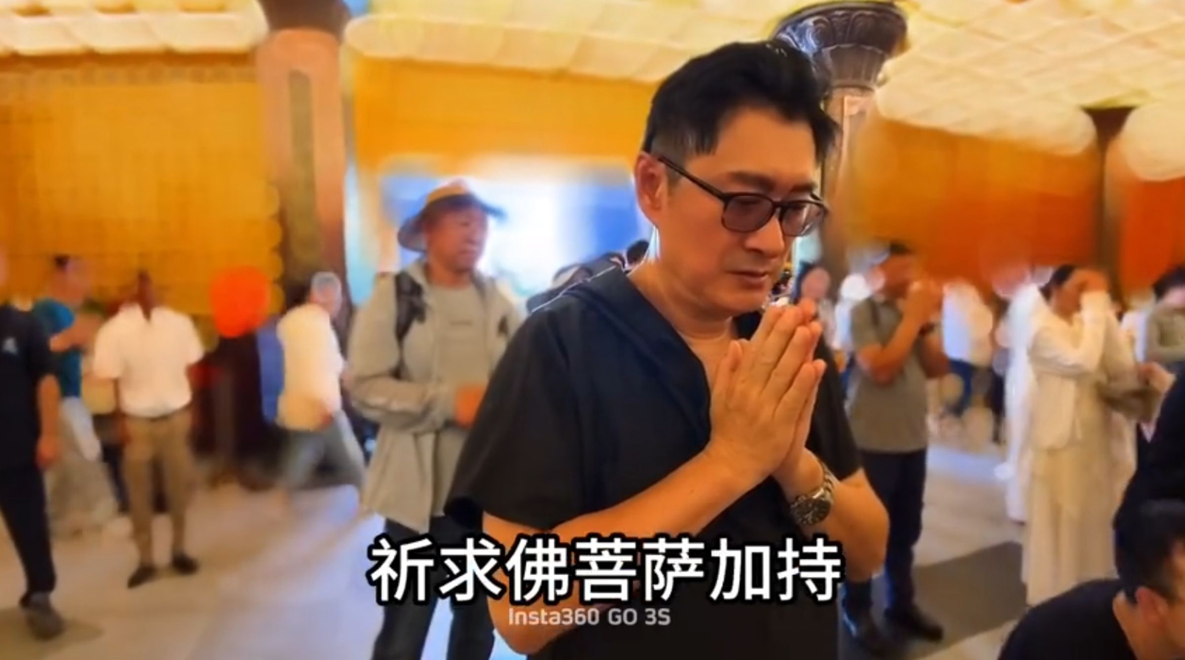 黃安近日前往浙江普陀山、天台山參拜觀世音菩薩，還喊話要好好做人。（翻攝自黃安微博）