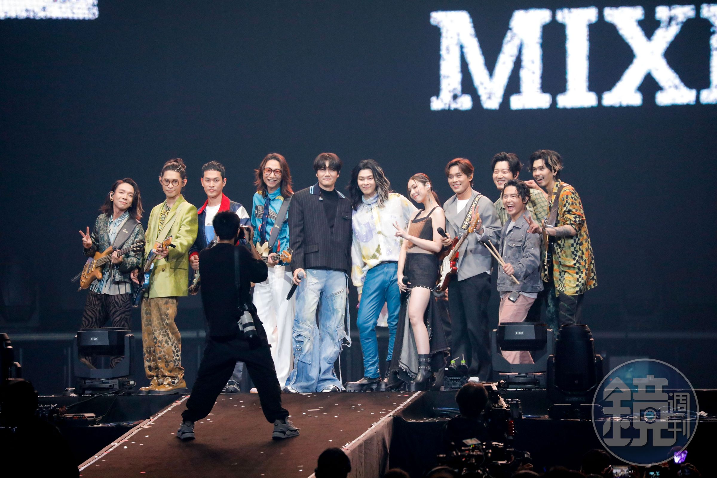麋先生MIXER加上宇宙人、告五人,一起大合照盡顯好情誼。