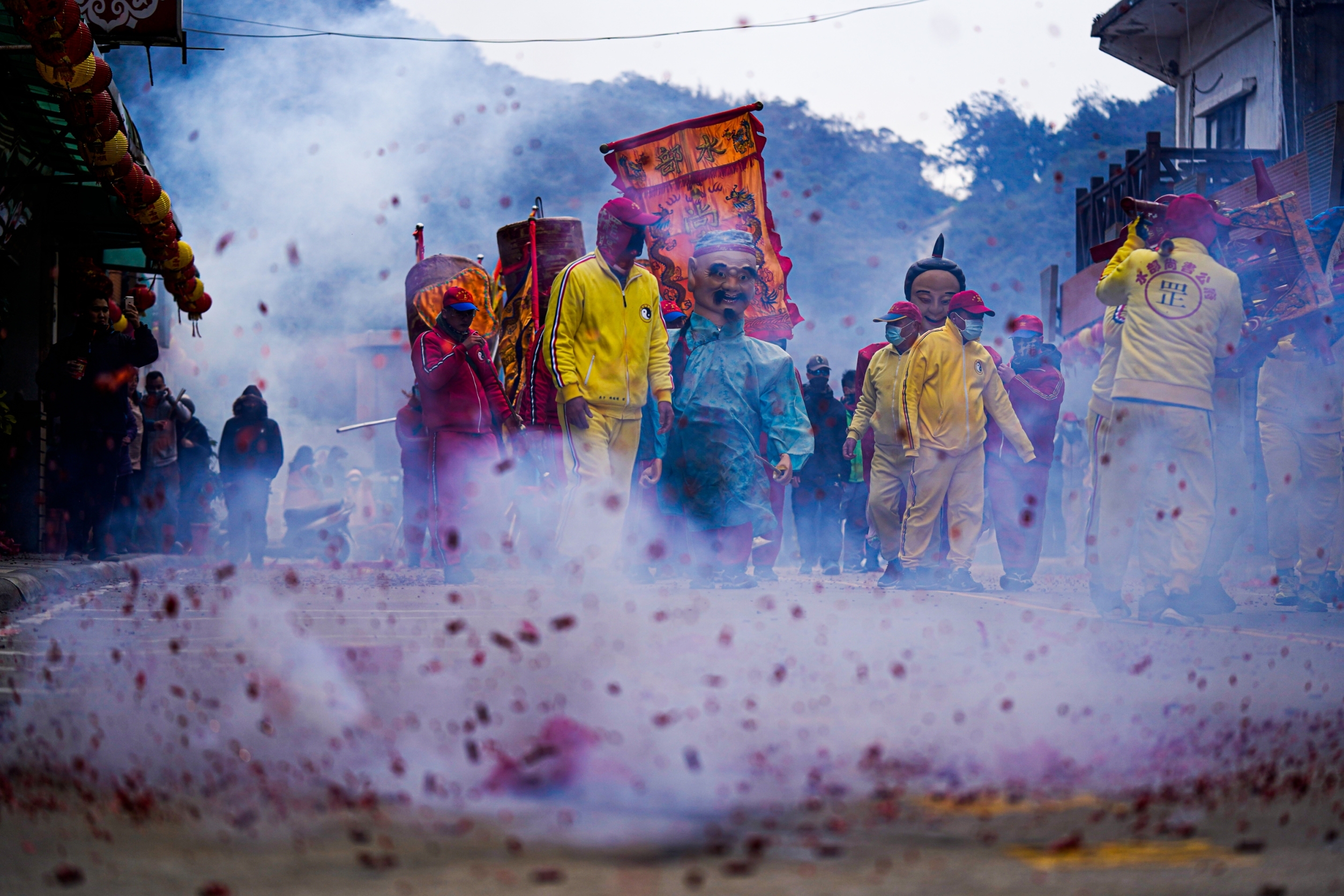 「馬祖擺暝文化祭」祭祀大典後，將由古裝裝扮的祭祀隊伍繞境祈福。（坂里境白馬尊王廟提供）