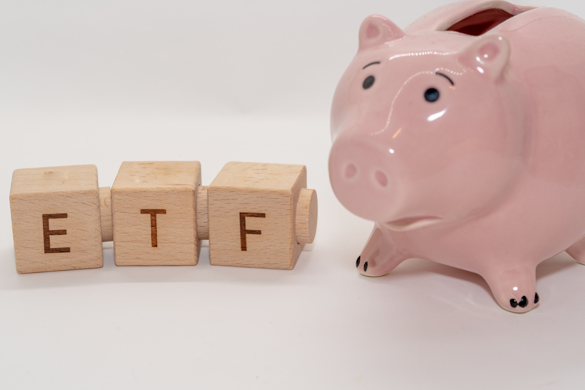 台股11日封關再創高，但高股息ETF00940仍回不到10元發行價，引發投資人哀嘆，圖為示意圖。（翻攝自PhotoAC圖庫）