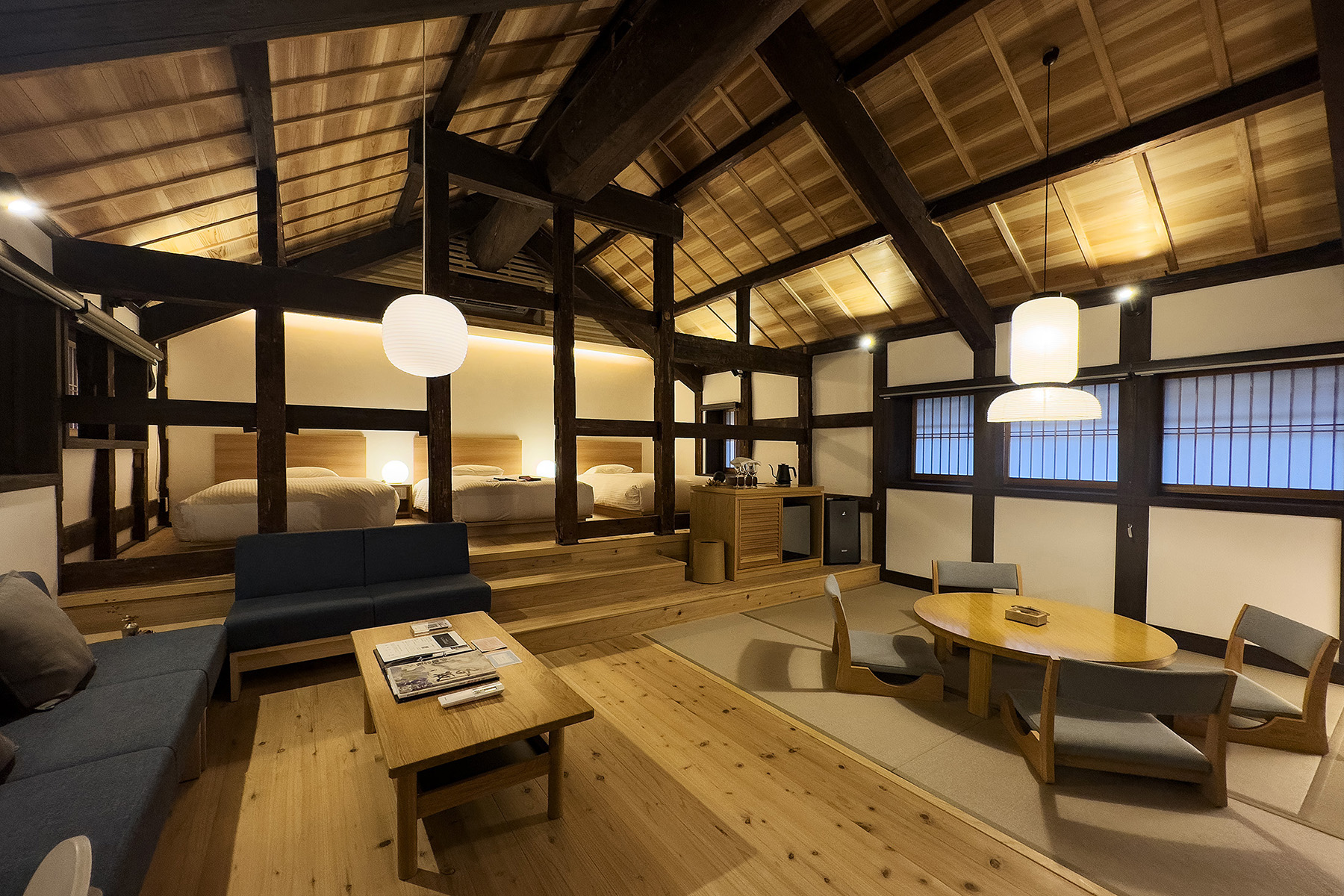 主餐廳「KAGURA」設於百年酒藏內，以法餐手法詮釋佐原在地食材。