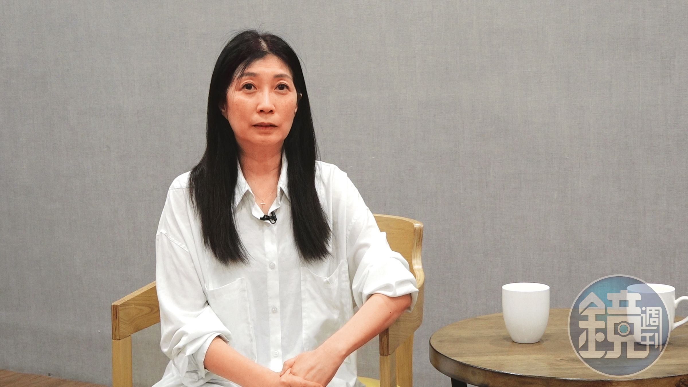黃嘉千鼓起勇氣受訪,面容憔悴、眼神空洞,除了不捨朋友遭攻擊,也為了想保護的人而出面。