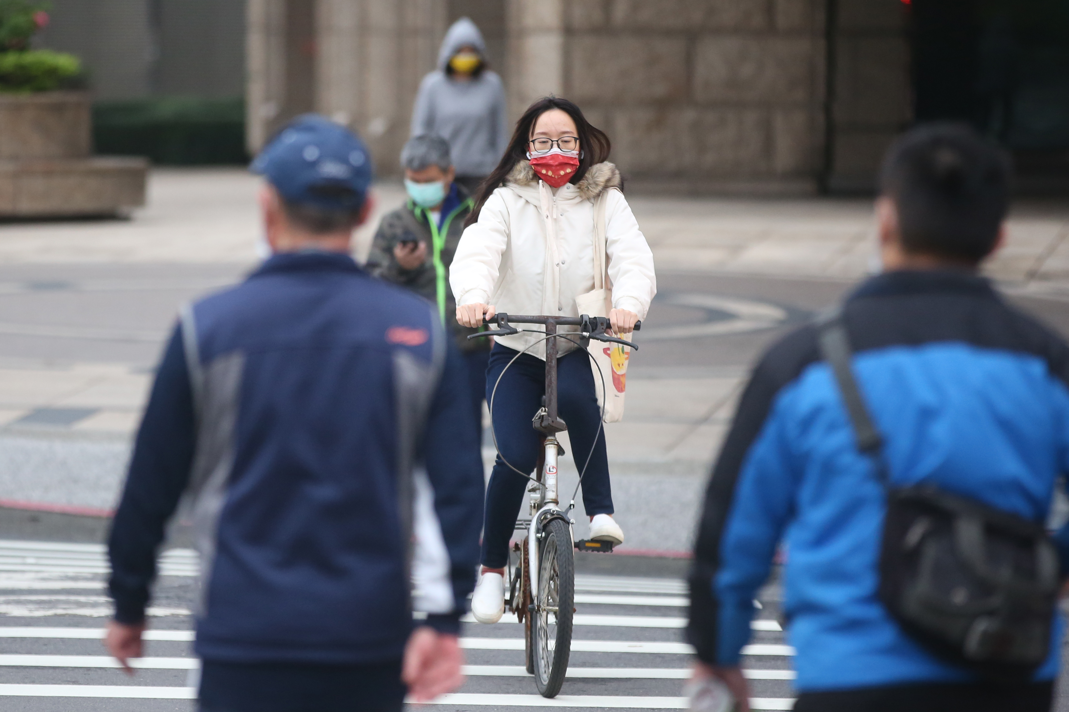 台北市政府今也罕見發布溫差達「危險等級」預警，指未來幾天日夜溫差恐達11度以上。（示意圖，本刊資料照）