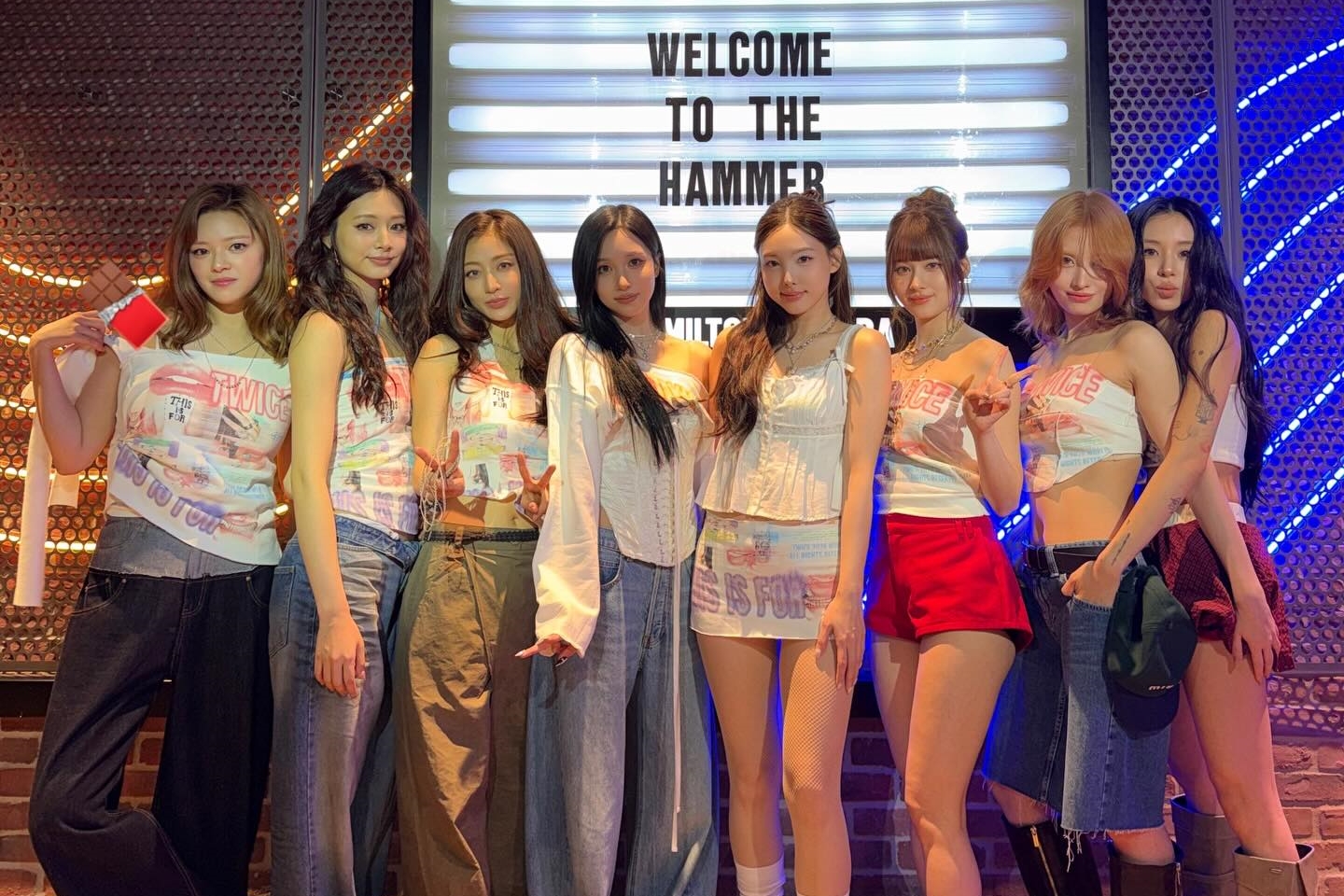 經紀公司JYP娛樂卻於今拋出震撼彈，證實成員多賢因腳踝骨折傷勢未癒，將遺憾缺席本次台北場巡演。（翻攝自TWICE IG）