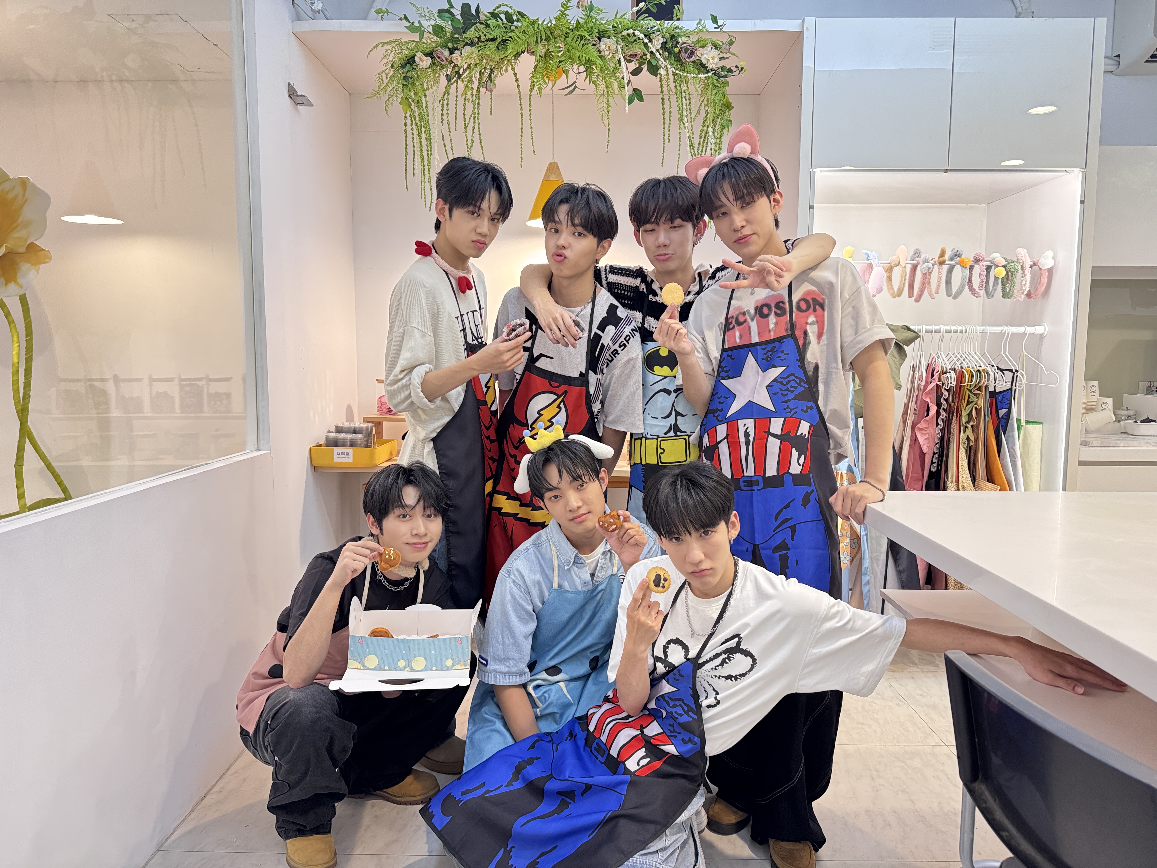 F.F.O與粉絲一起做甜點，首次下廚狀況百出。（So-net提供）