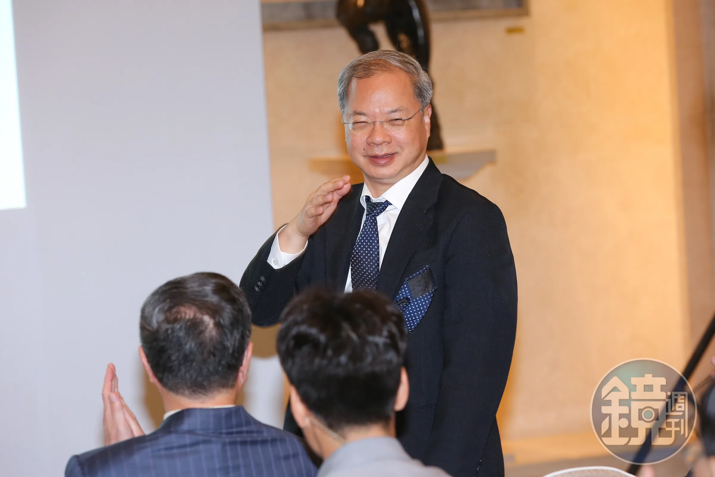 經濟部長龔明鑫近期為塑膠袋之亂跟多家業者開會。（本刊資料照）