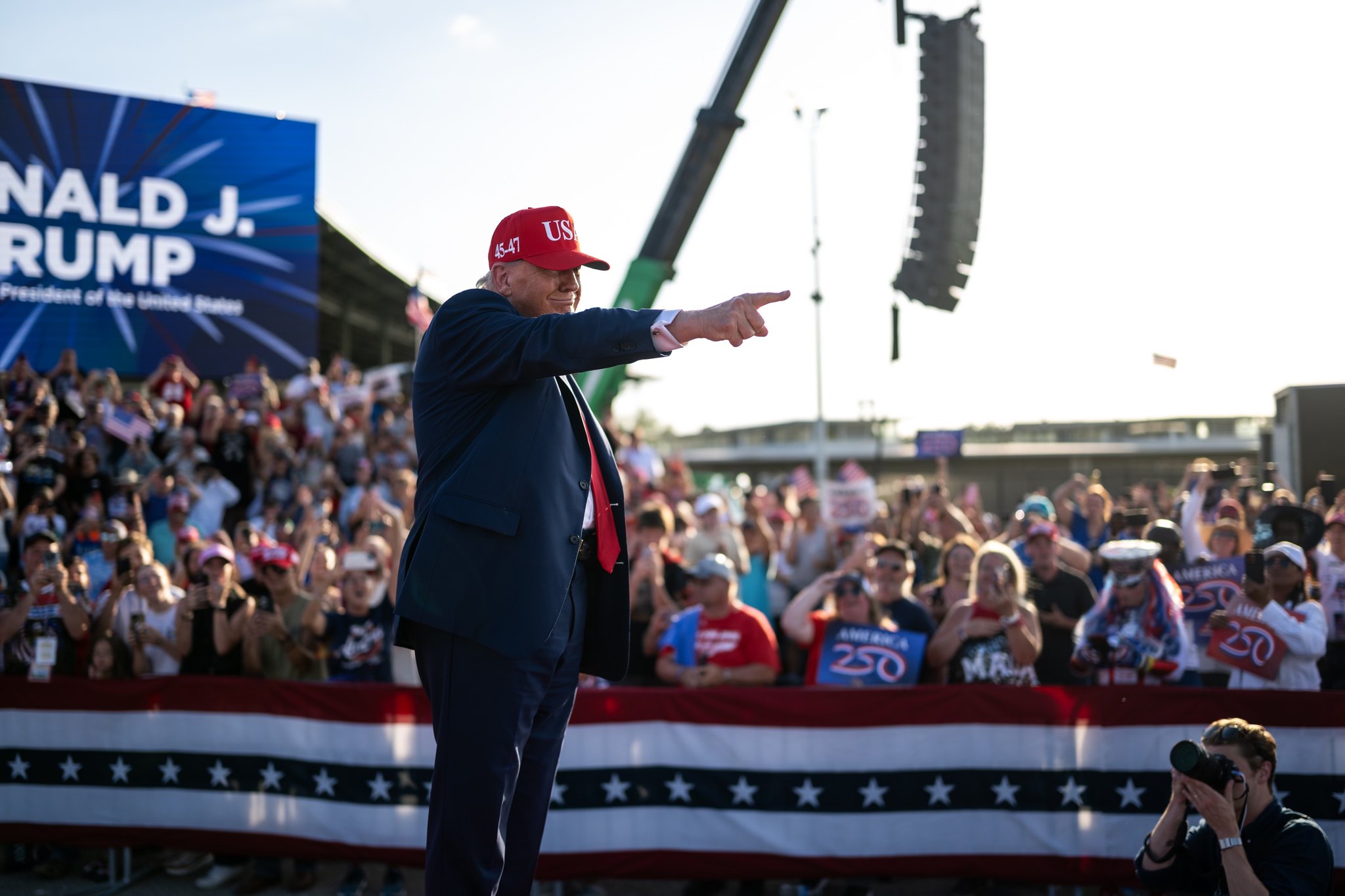 川普已公布14國家的新關稅稅率，但卻不見台灣稅率，引起不少人關注。（翻攝自白宮臉書）