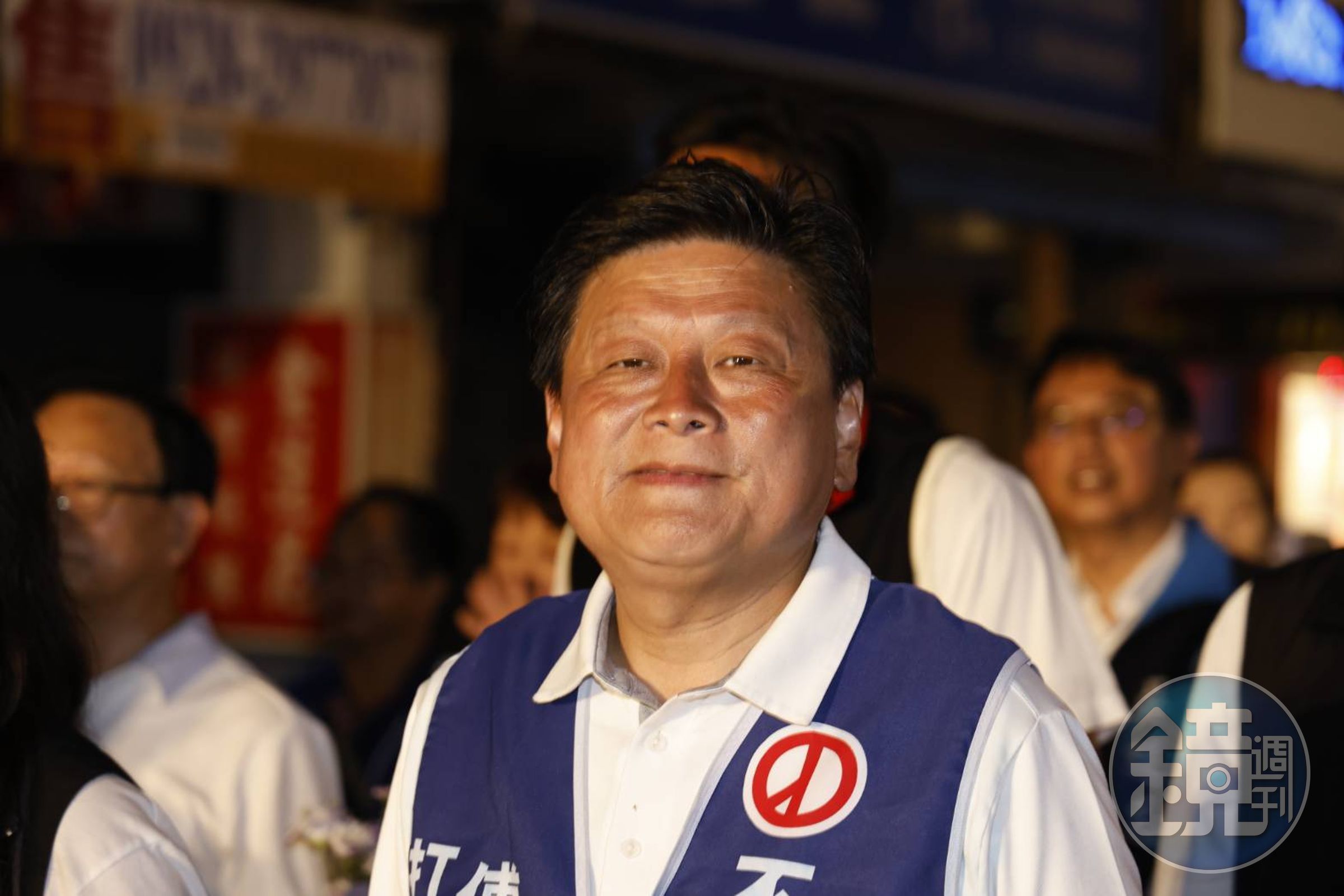 傅崐萁率藍軍掃街。