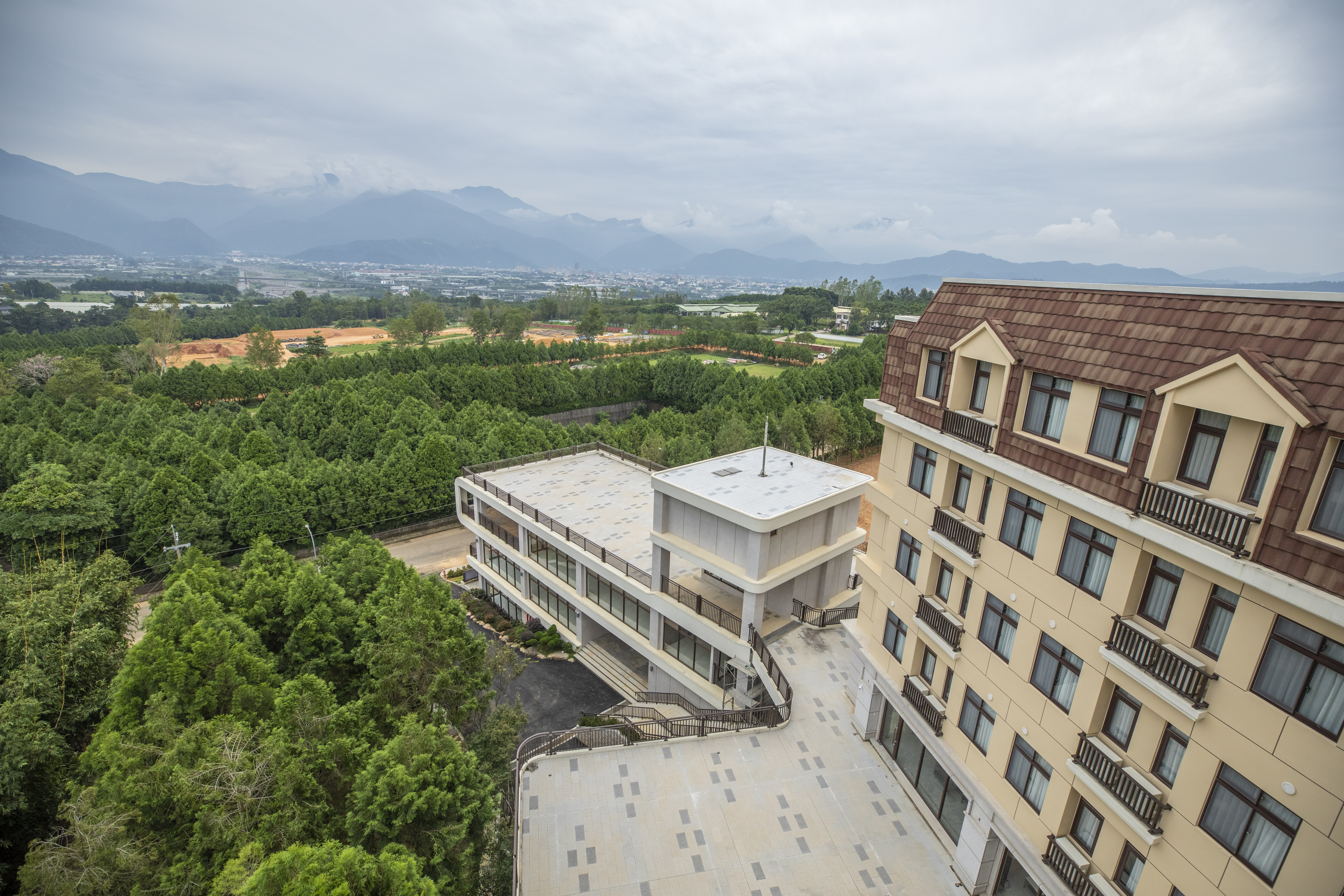 位於埔里中台禪寺旁近14萬坪園區，是麗寶集團下一個遊樂園區，將打造為全台最大休閒養生度假村。