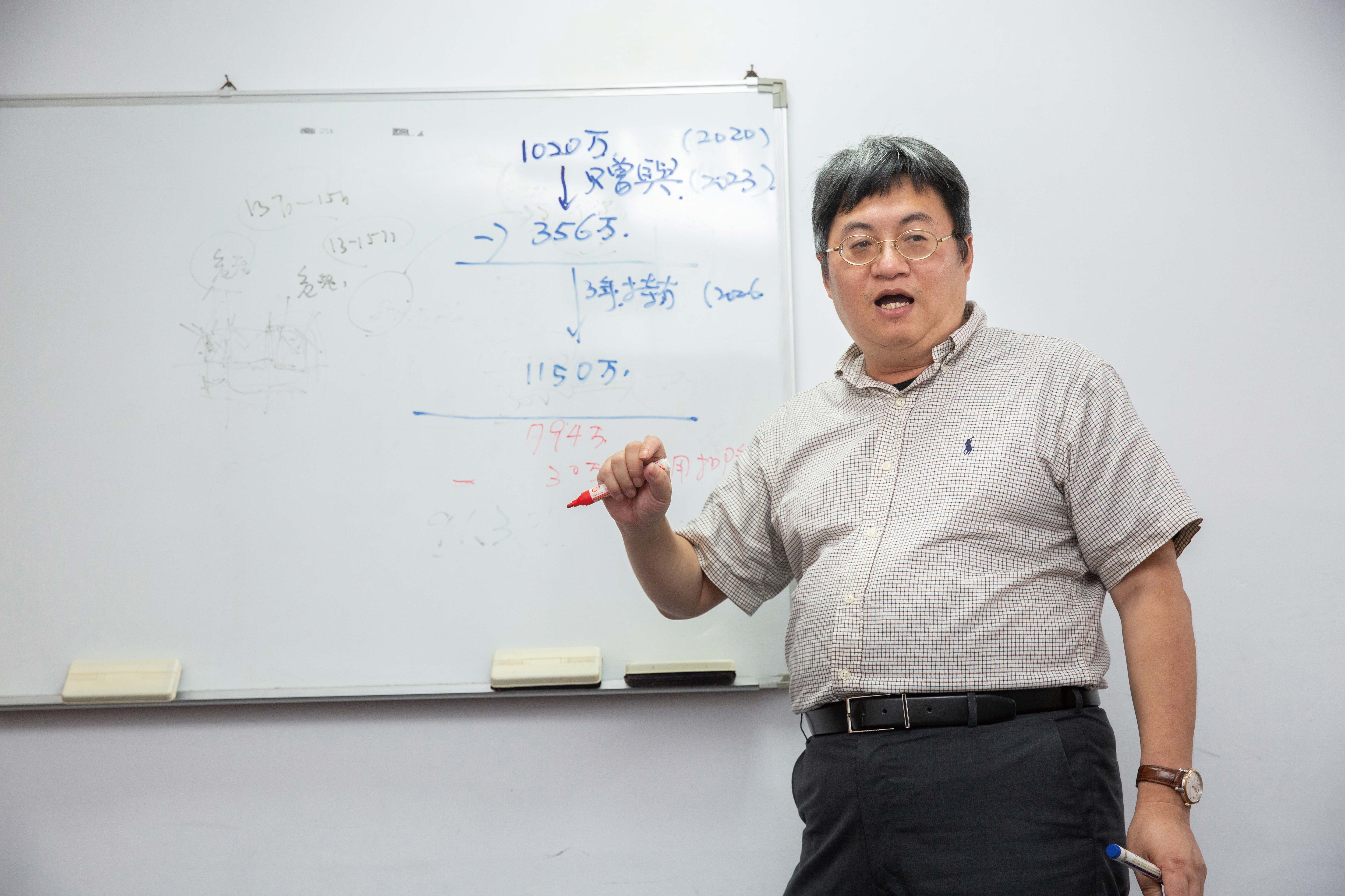 高源不動產估價師聯合事務所所長陳碧源說，贈與後售出的售屋所得，會以「房＋地公告現值」作為課稅基礎。