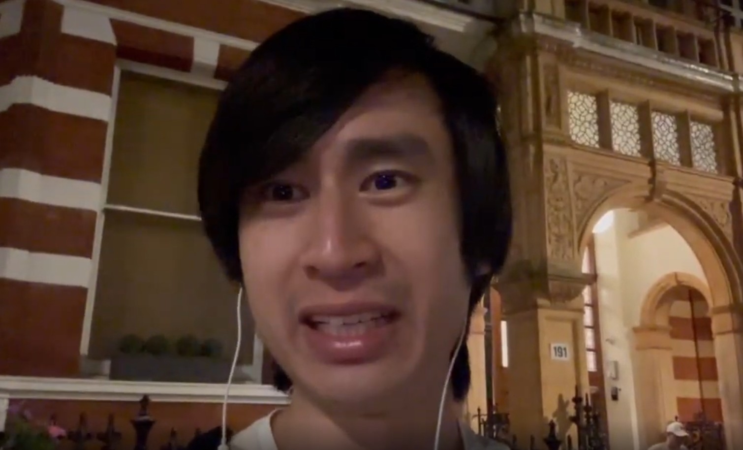 陳懷璞在倫敦的青年旅館入住期間，存有珍貴探險紀錄的硬碟卻遭竊，目前已向警方報案。（陳懷璞提供）