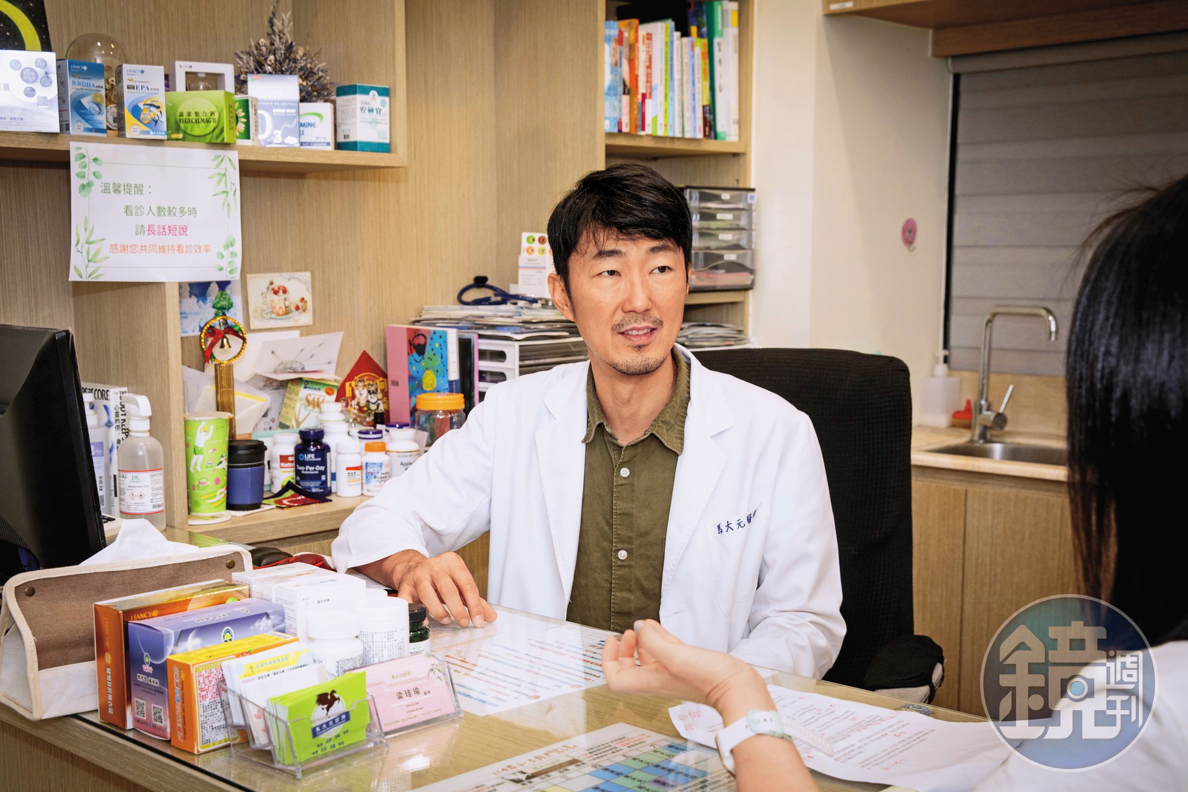 精神科醫師馬大元常在診間見到竹科媽媽、爸爸與他們的孩子。他認為兒童大腦健康受多重因素影響，包含飲食、壓力與3C產品。