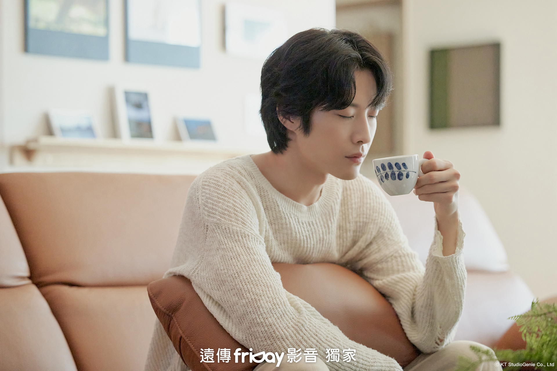 李鐘圓首次挑戰時裝浪漫喜劇,與金世正的默契拍檔讓拍攝過程充滿歡笑。(friDay影音提供)