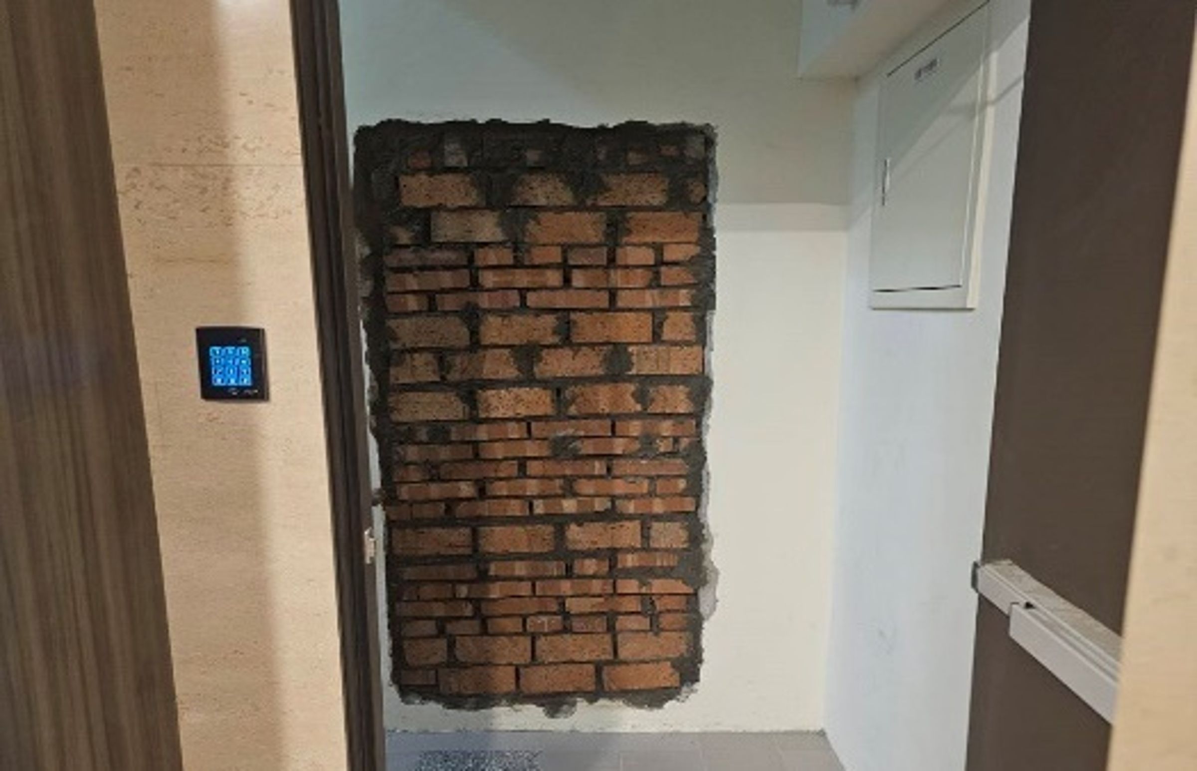 專家痛批,恆合建設未依圖施工,甚至為節省成本,用抗震能力極弱的紅磚替代鋼筋水泥。(台灣公安學會提供)