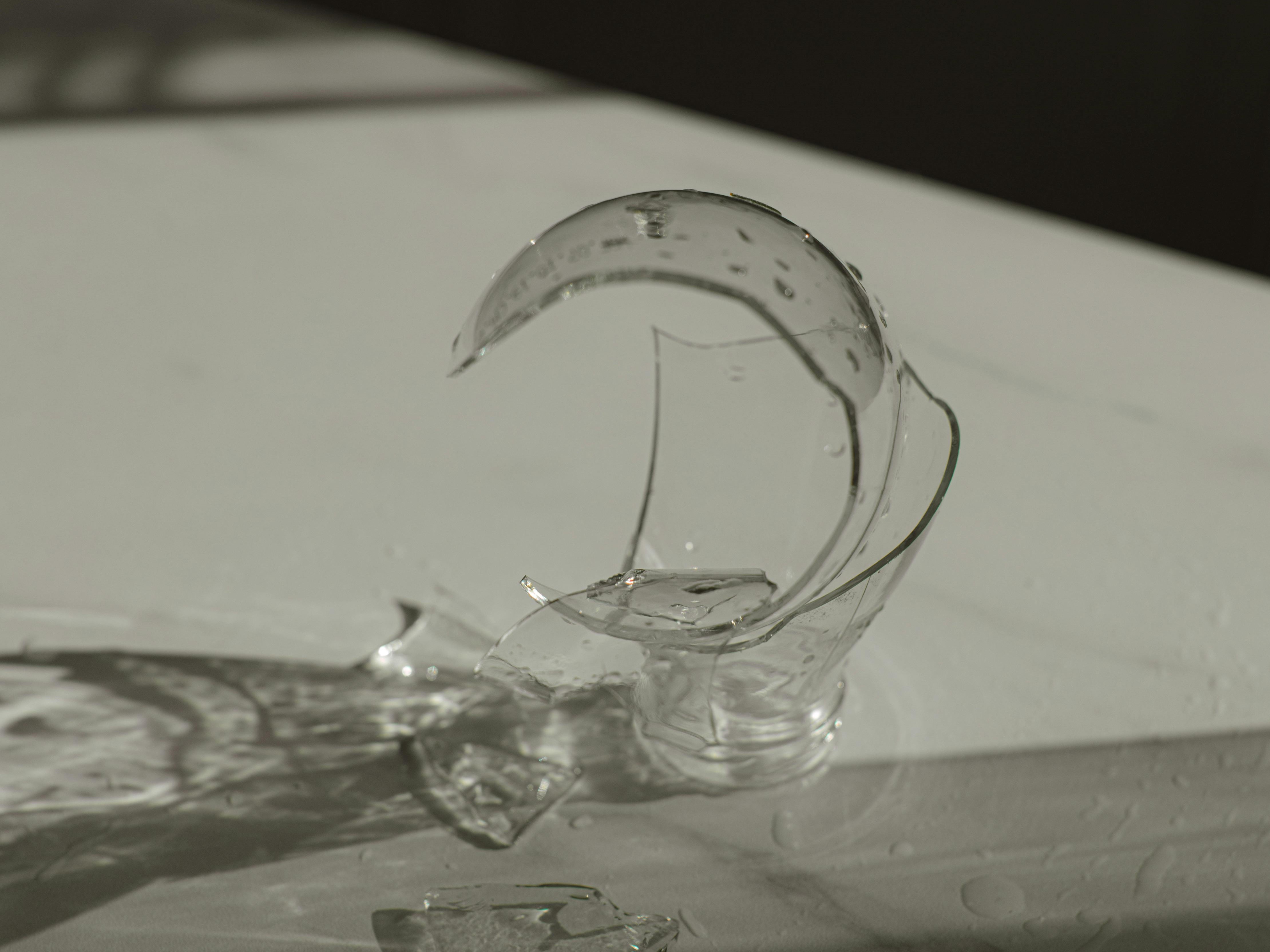 台北市環保局提醒，碎玻璃應於外包裝清楚標示後再交由回收車處理，若未依規定回收，最高可處新台幣6,000元罰鍰。（翻攝自pexels）