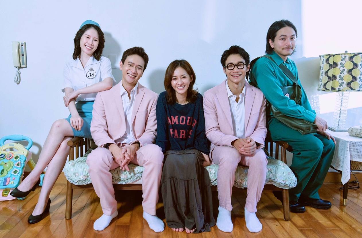 （左起）爆花、劉冠廷、陳意涵、黃冠智、楊銘威拍攝《新手上路》預計將於明年正式播出。（文策院、四方四隅提供）