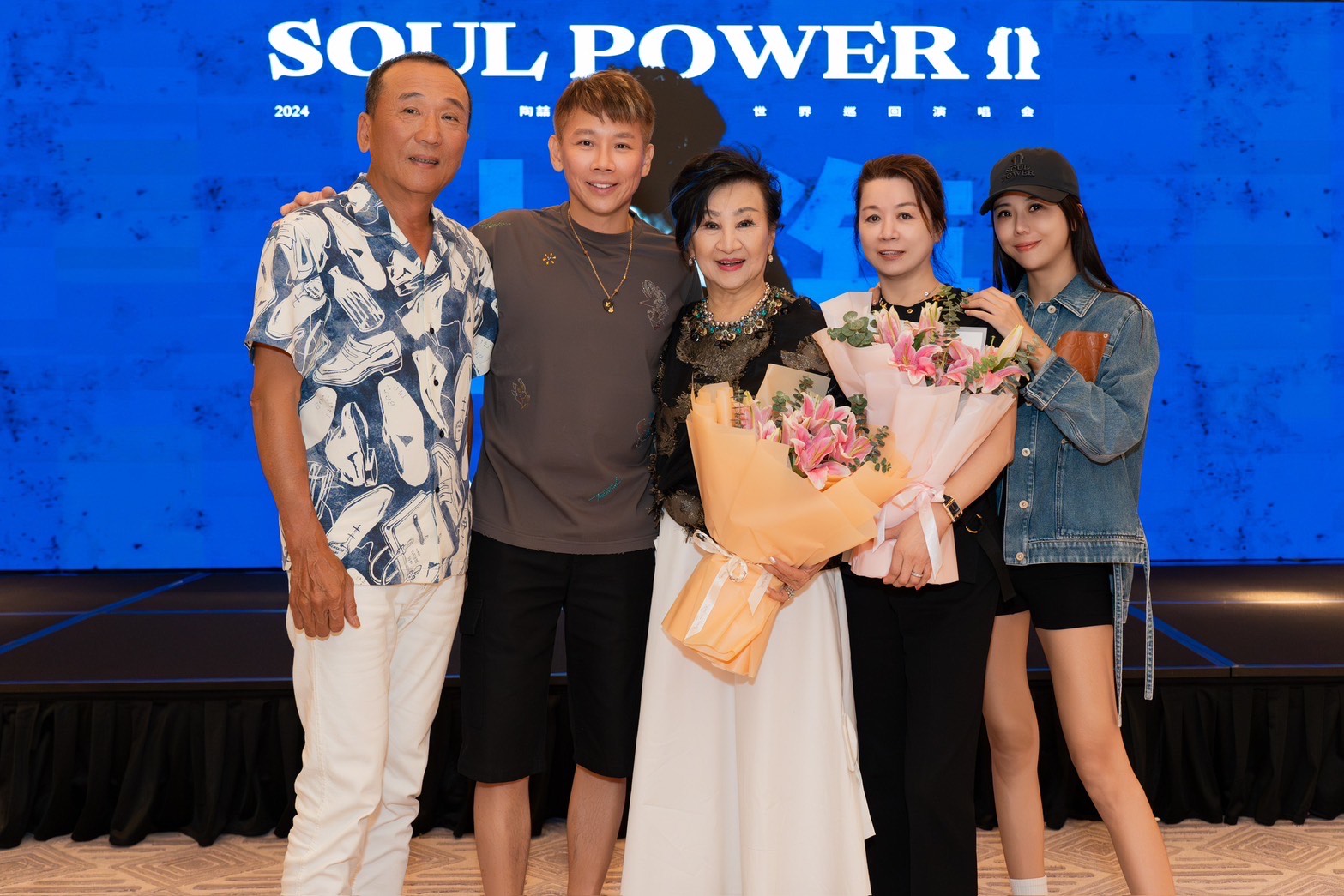 陶喆上海開唱，媽媽王復蓉、岳父岳母及老婆Penny都到場力挺。（偉大文化提供）