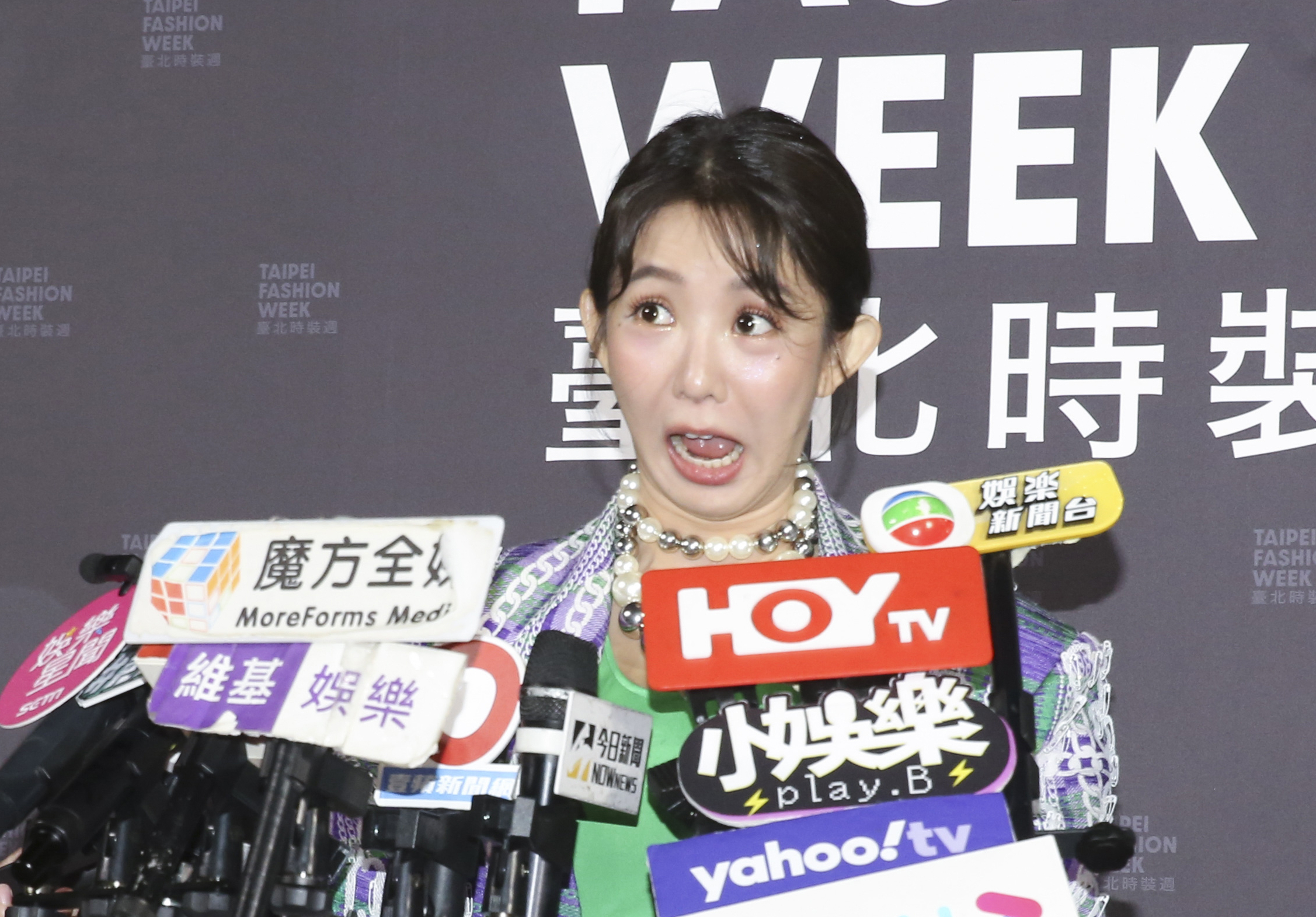 郭書瑤瞪眼哀嘆遭鐵口直斷沒戀情，但視訊也可以幹很多事。（什麼事？）