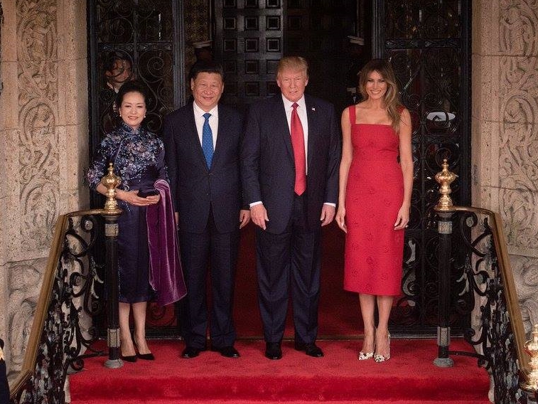 川普（右二）重返白宮，與習近平（左二）的關係將成為未來焦點。（翻攝自Donald J. Trump臉書）