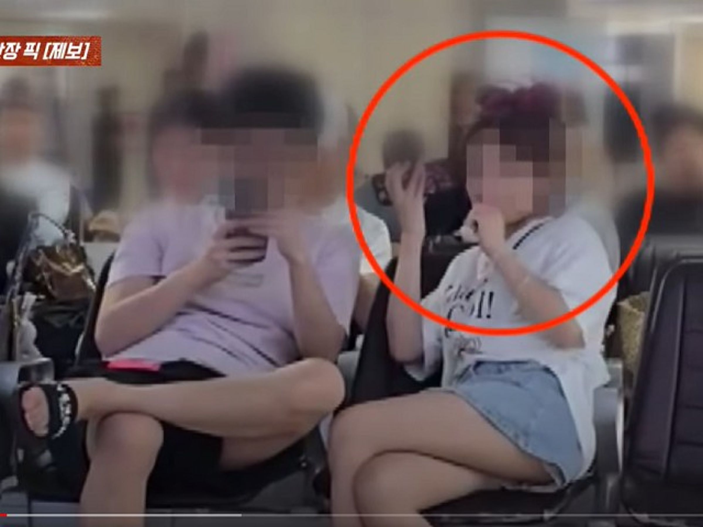 中國人又惹怒濟州人！不只隨地便溺、亂丟垃圾，還在機場抽電子菸。（翻自《JTBC》畫面）