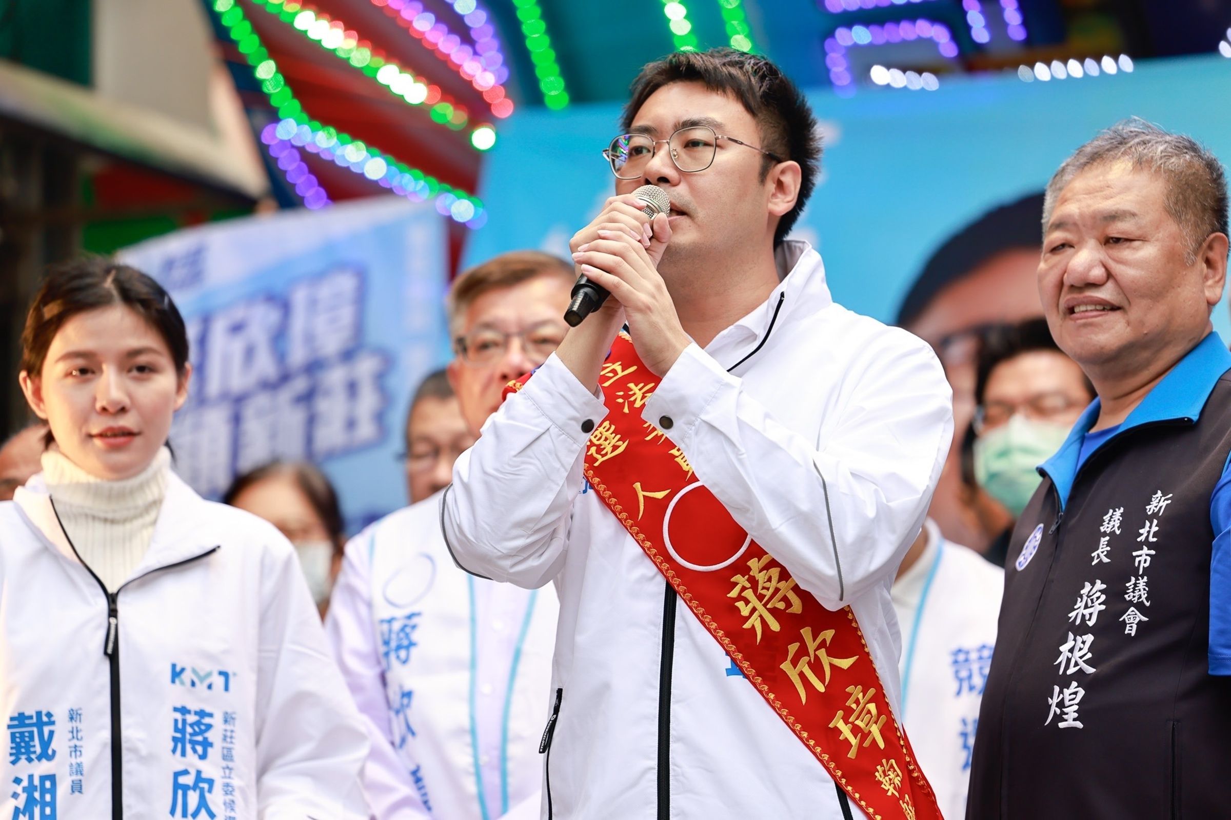 蔣欣璋代表國民黨參選立委,卻被查出指示網軍抹黑對手吳秉叡。(翻攝自戴湘儀臉書)