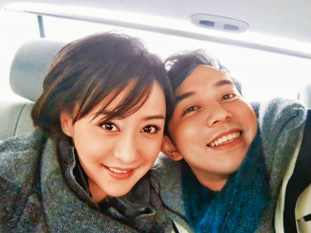 陳德容與富豪老公王贊策（右）結婚8年即離婚。（翻攝自陳德容微博）