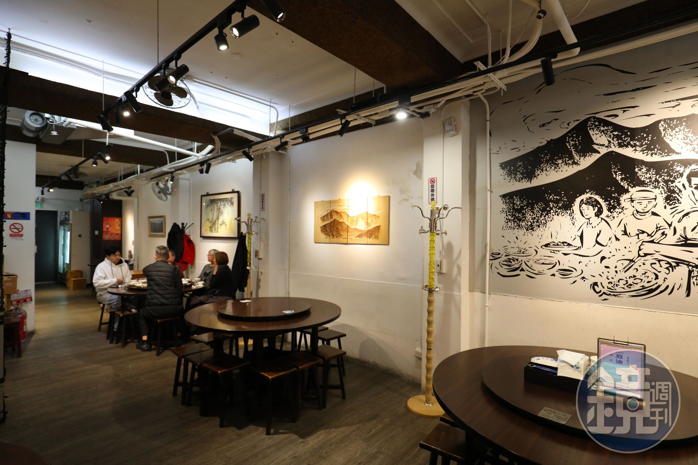 胡家來自屏東大武山下,父輩來台北闖蕩經營熱炒店「胖子小吃」,兒子胡內達則自立門戶開設「大烹小饌」。