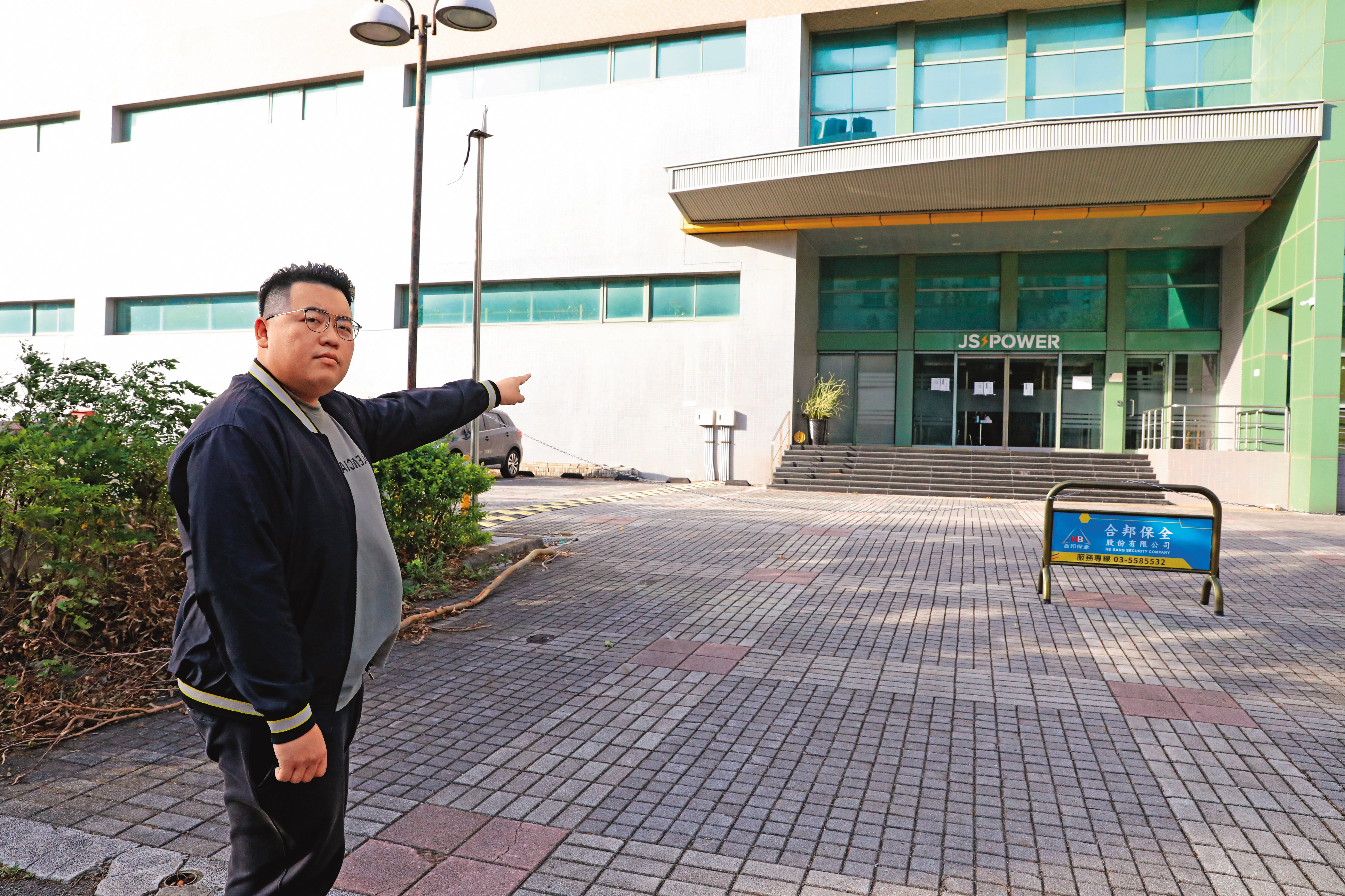 保二總隊派出大批警力到科學園區驅離、逮捕債權人，遭控財團門神。（讀者提供）