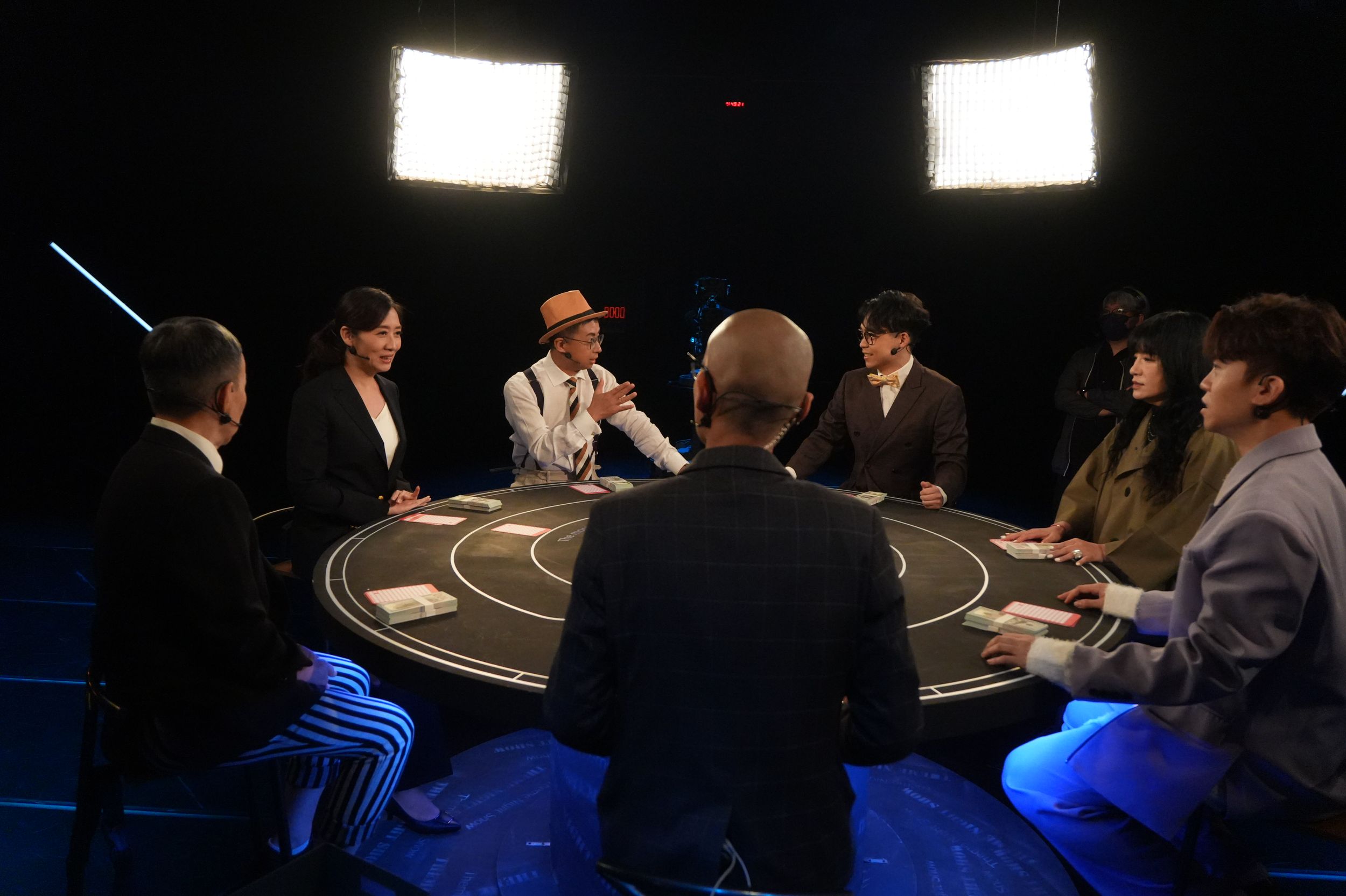 本週五《公視主題之夜SHOW》「政治正確王2」鄧惠文（左二）分享對婚姻的看法。（公視提供）